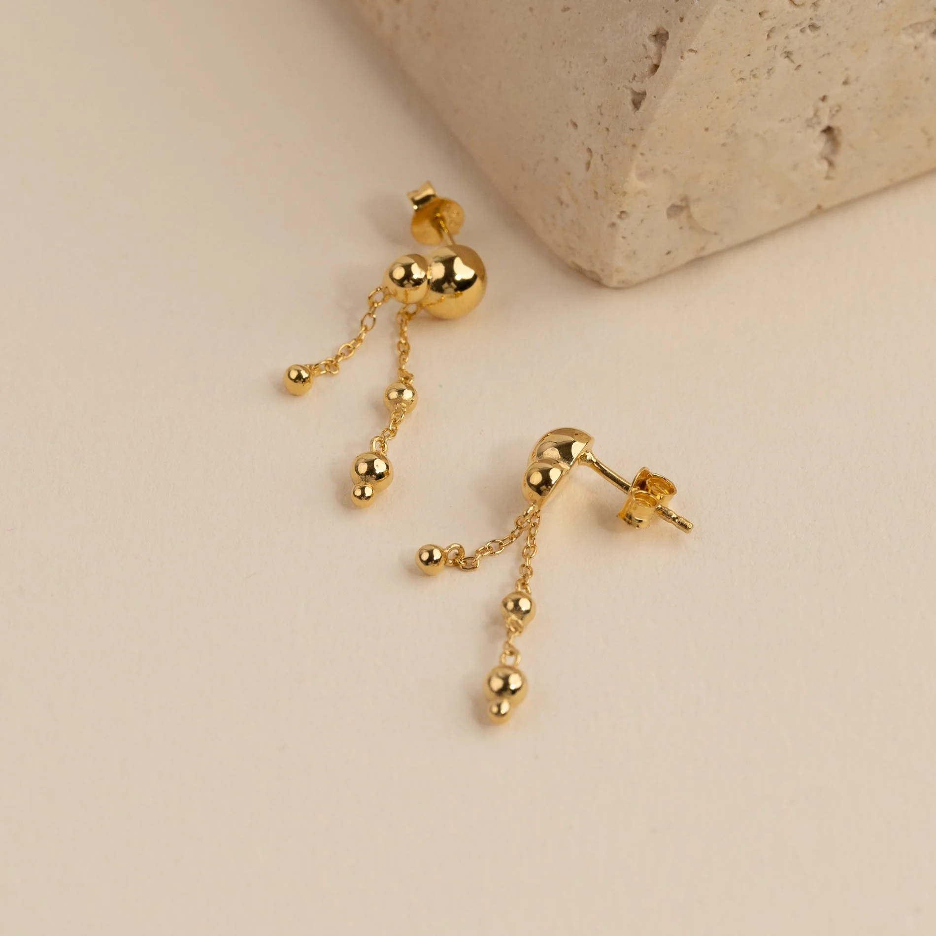 PALOMA GOLDEN DROP EARRING - Image 3