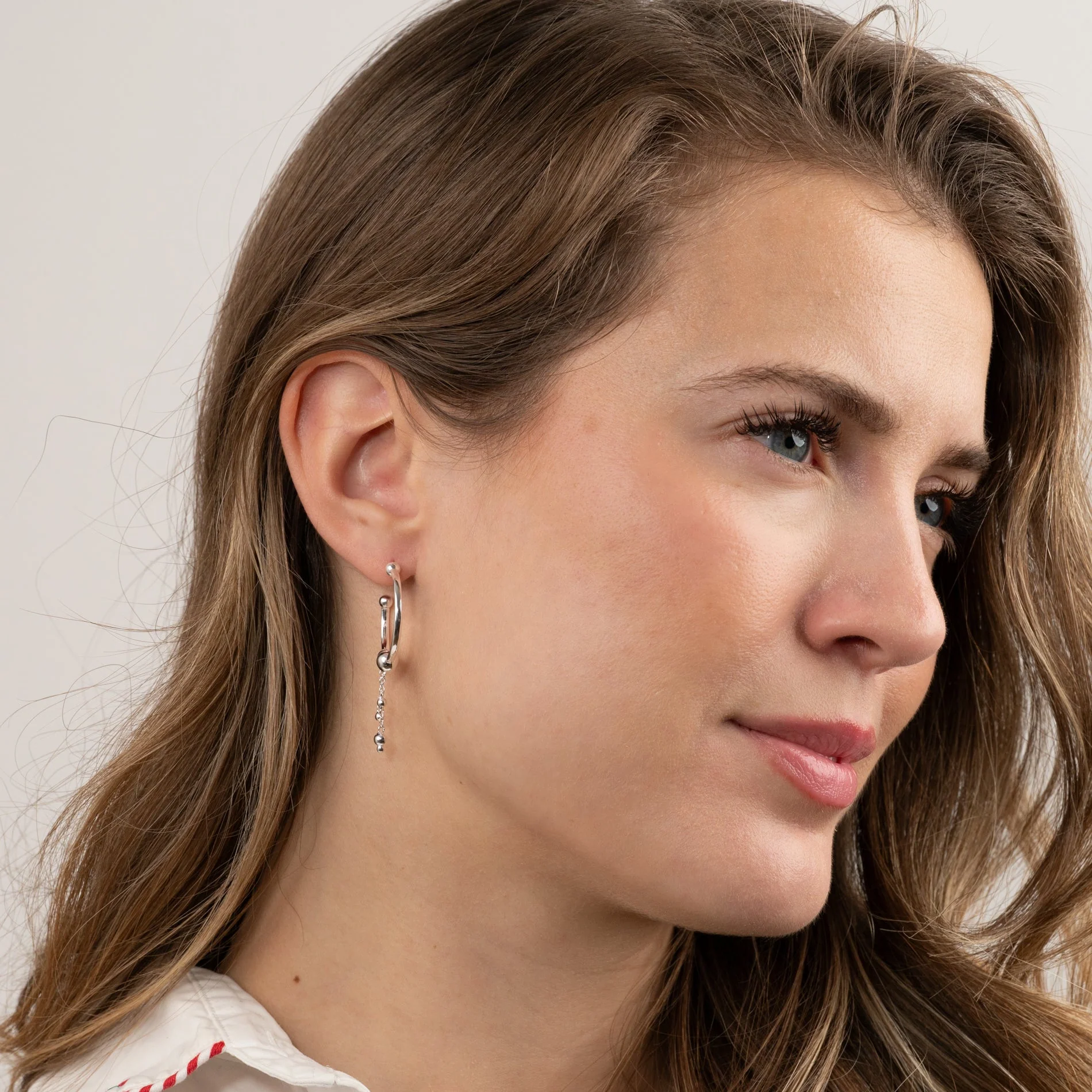 PALOMA SILVER CREOL EARRING - Image 4