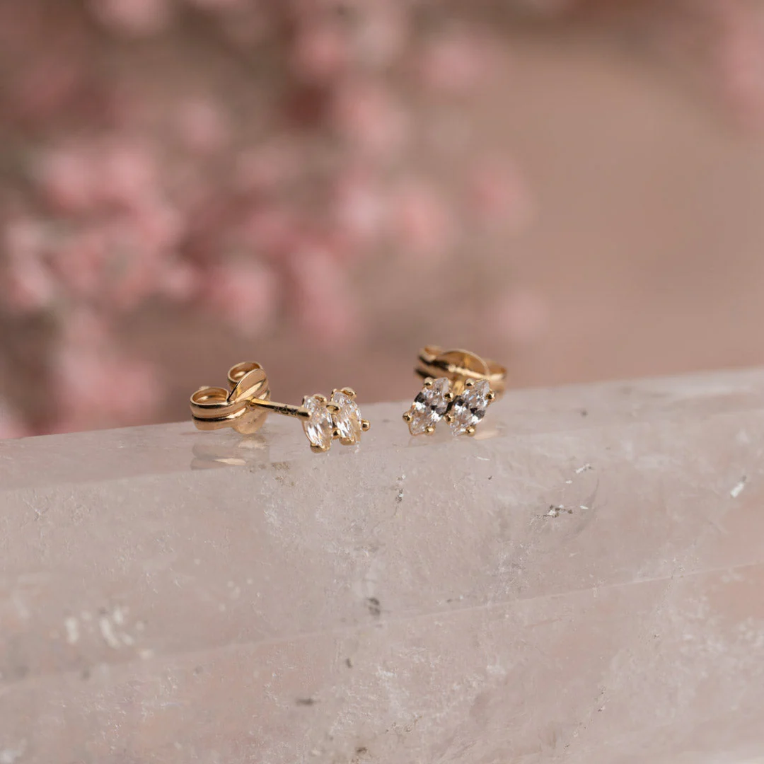 PARIS CRYSTAL SOLID GOLD STUD EARRING