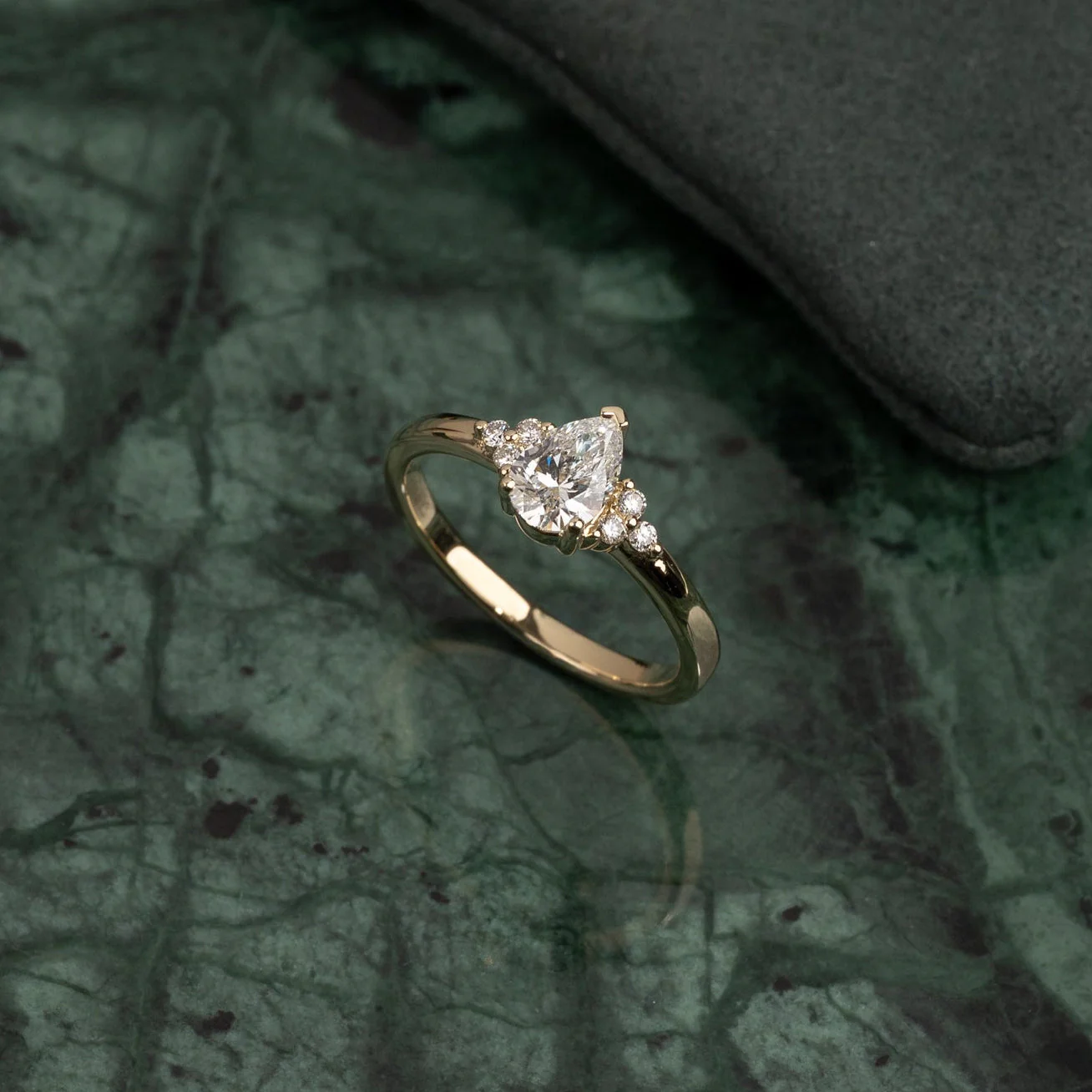 PEAR-CUT TRIAD DIAMOND RING - Image 18