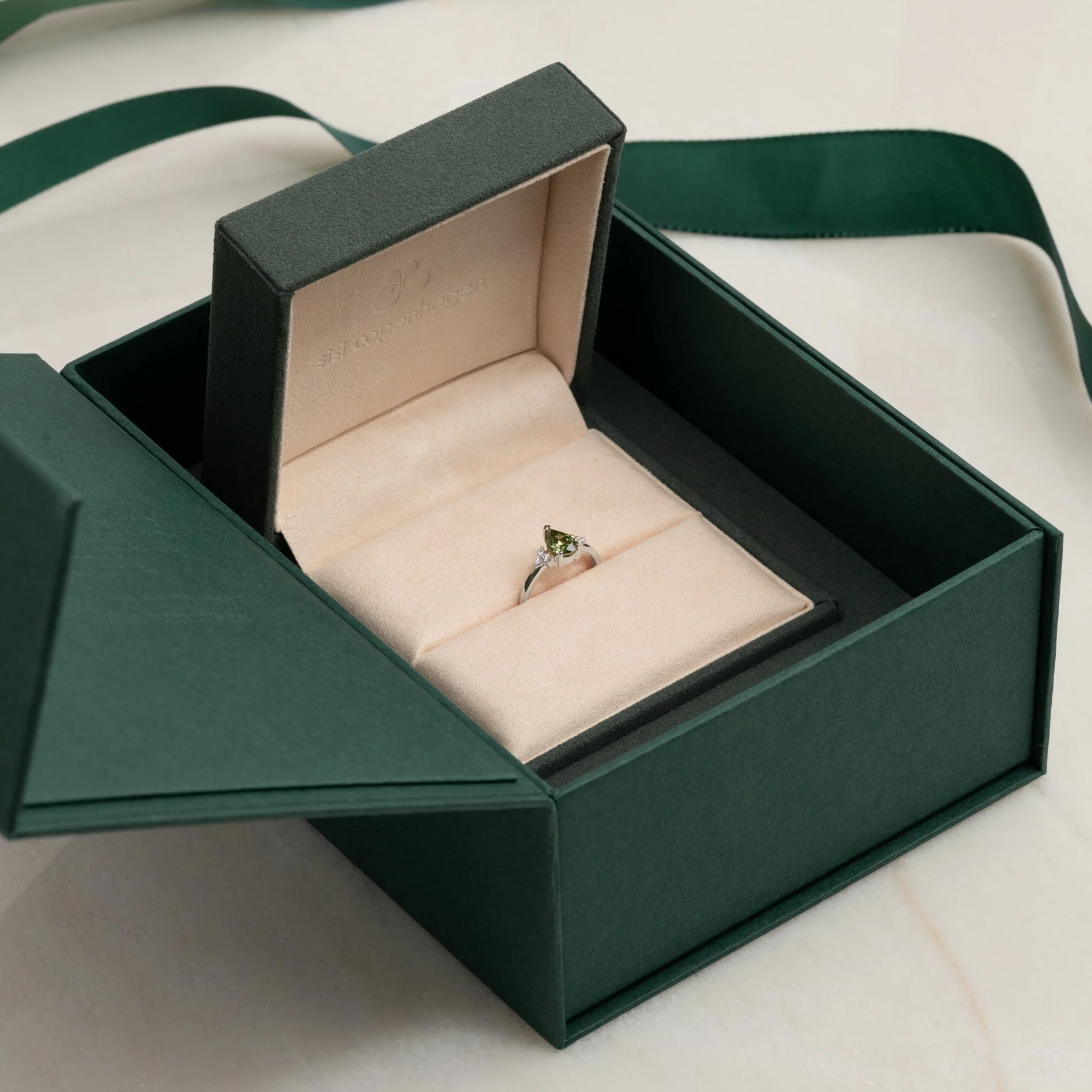 PEAR-CUT TRIAD GREEN LAB-DIAMOND RING - 1.15ct - WG - Image 4
