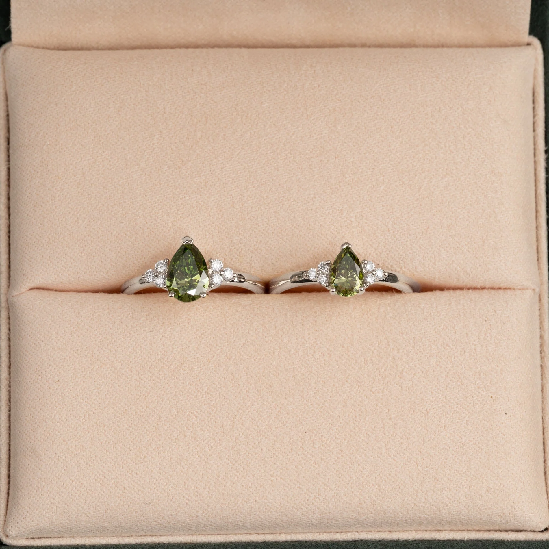 PEAR-CUT TRIAD GREEN LAB-DIAMOND RING - 1.15ct - WG - Image 5