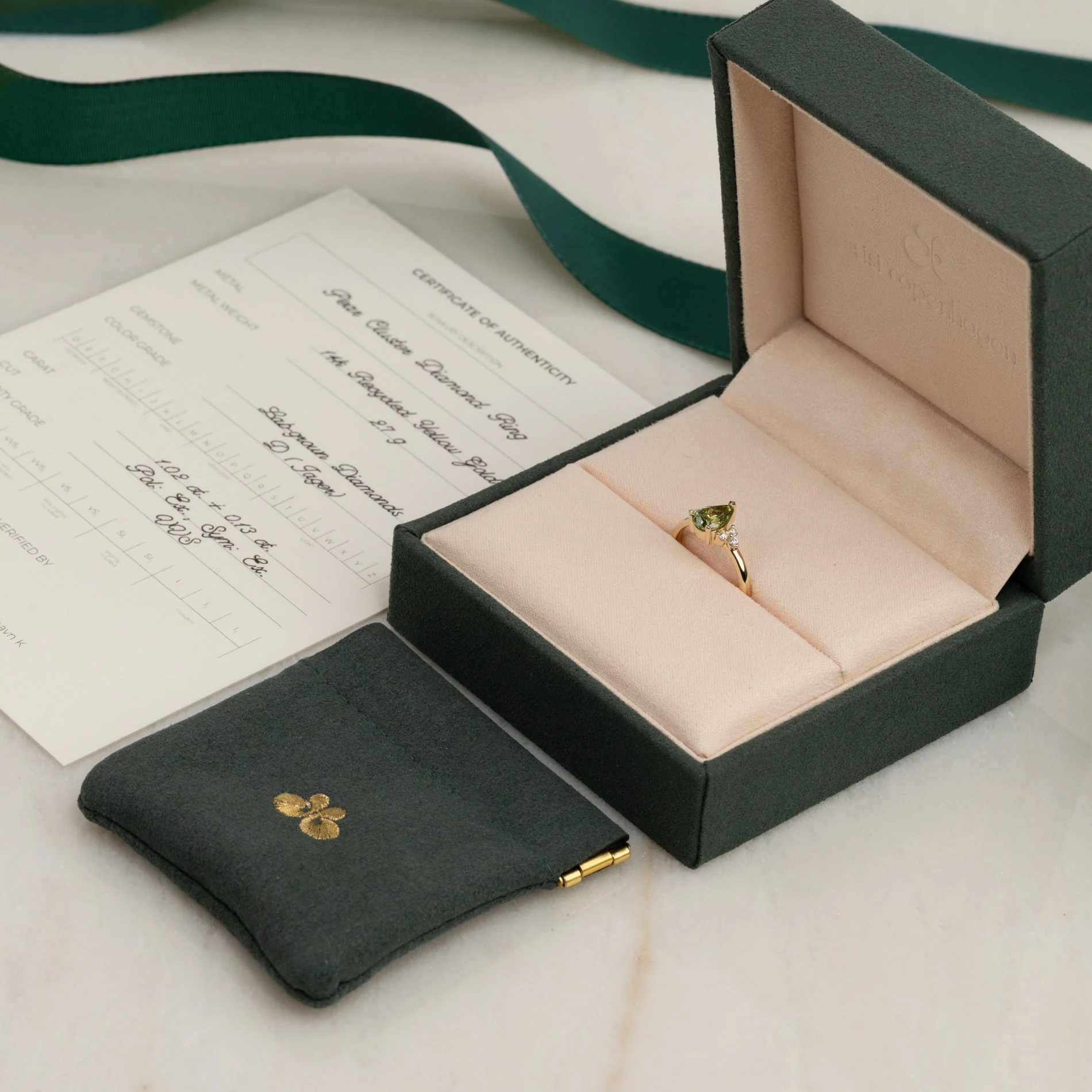 PEAR-CUT TRIAD GREEN LAB-DIAMOND RING - 1.15ct - YG - Image 5