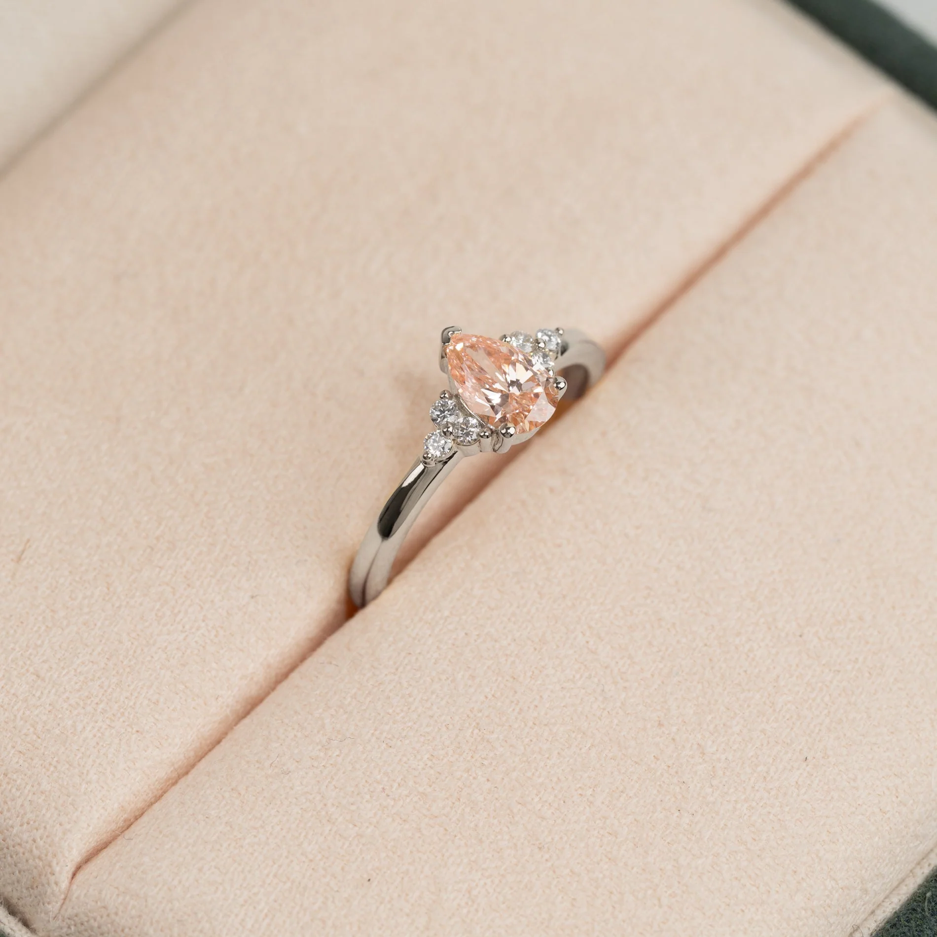 PEAR-CUT TRIAD PINK LAB-DIAMOND RING - 0.65ct - WG
