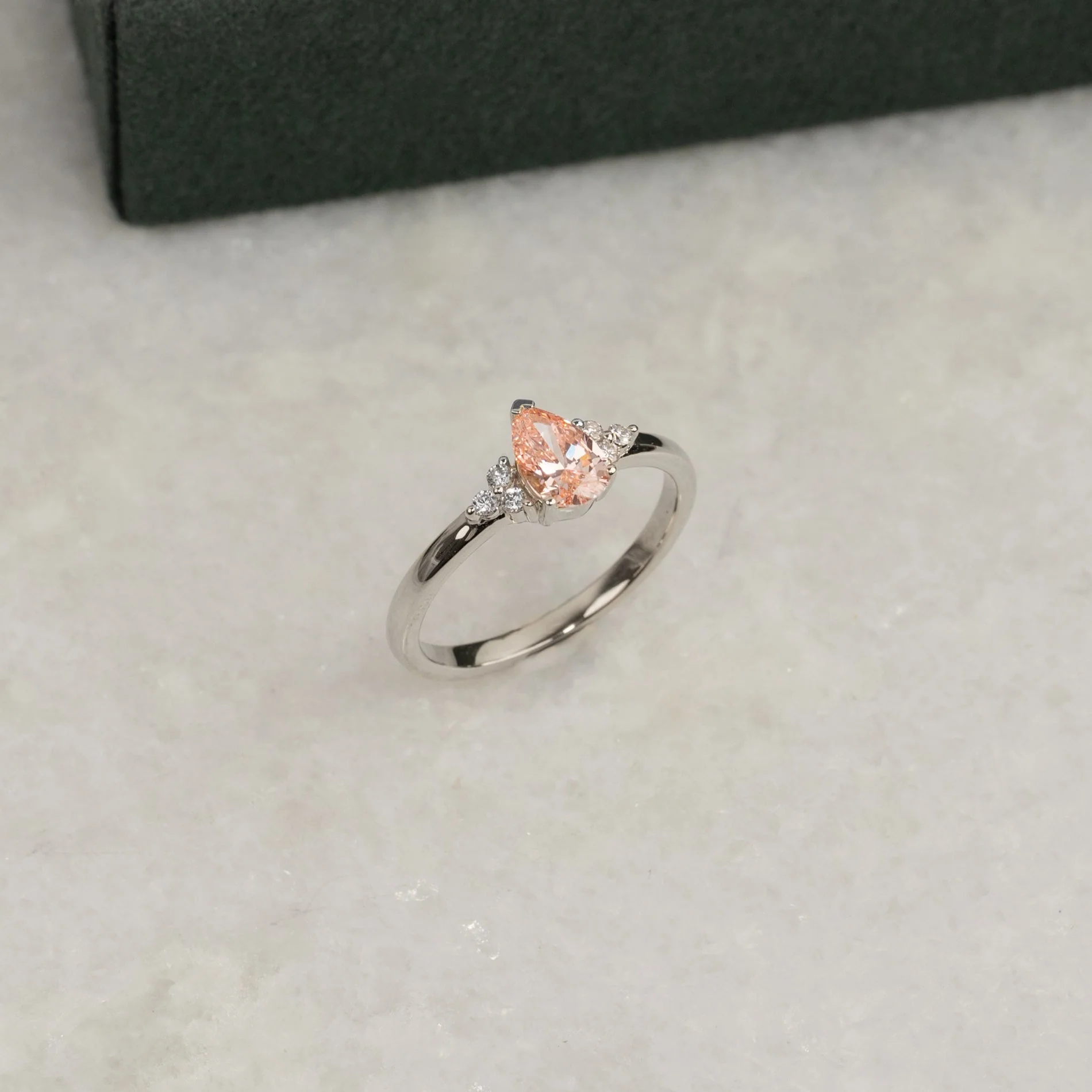 PEAR-CUT TRIAD PINK LAB-DIAMOND RING - 0.65ct - WG - Image 3