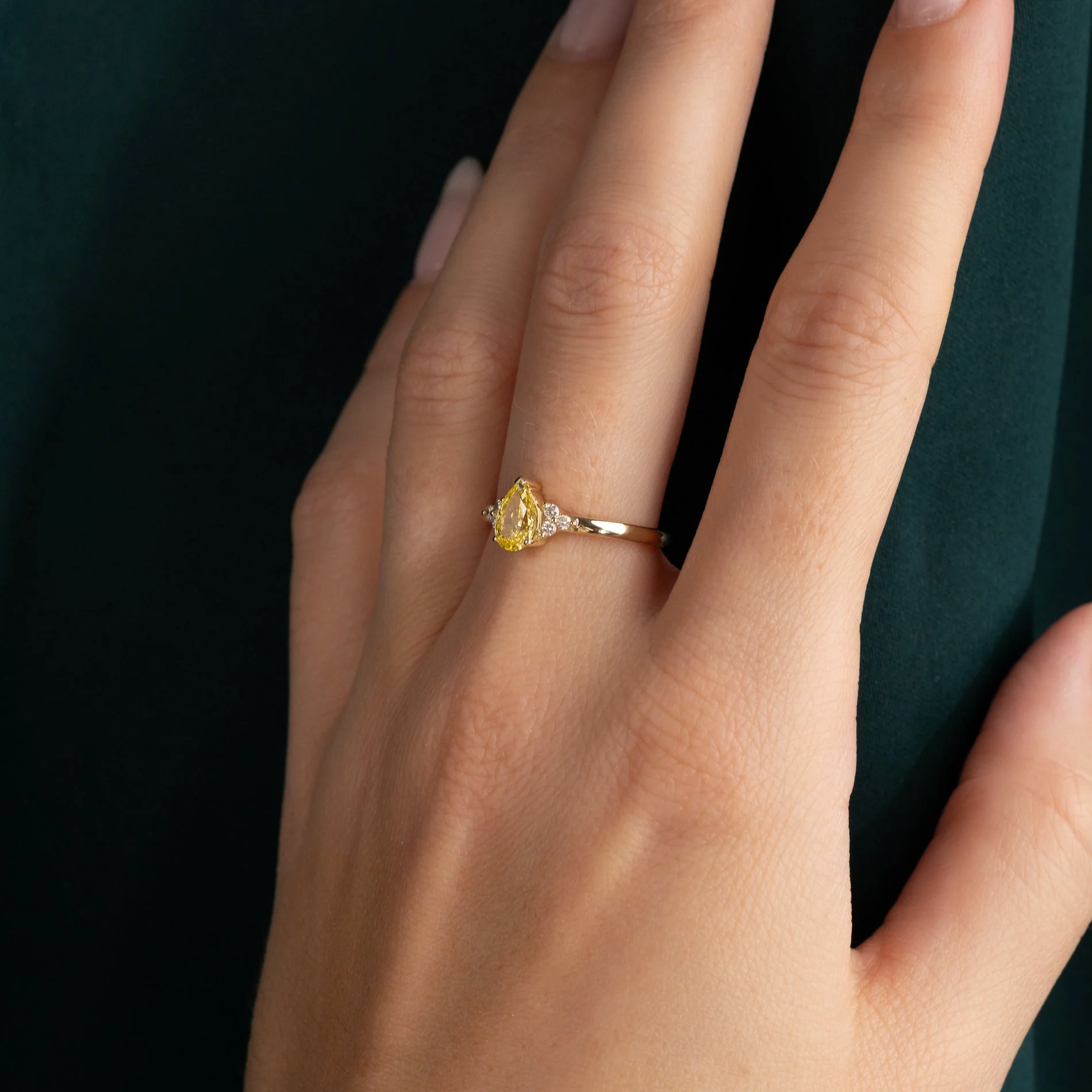 PEAR-CUT TRIAD YELLOW LAB-DIAMOND RING - 0.65ct - YG - Image 6