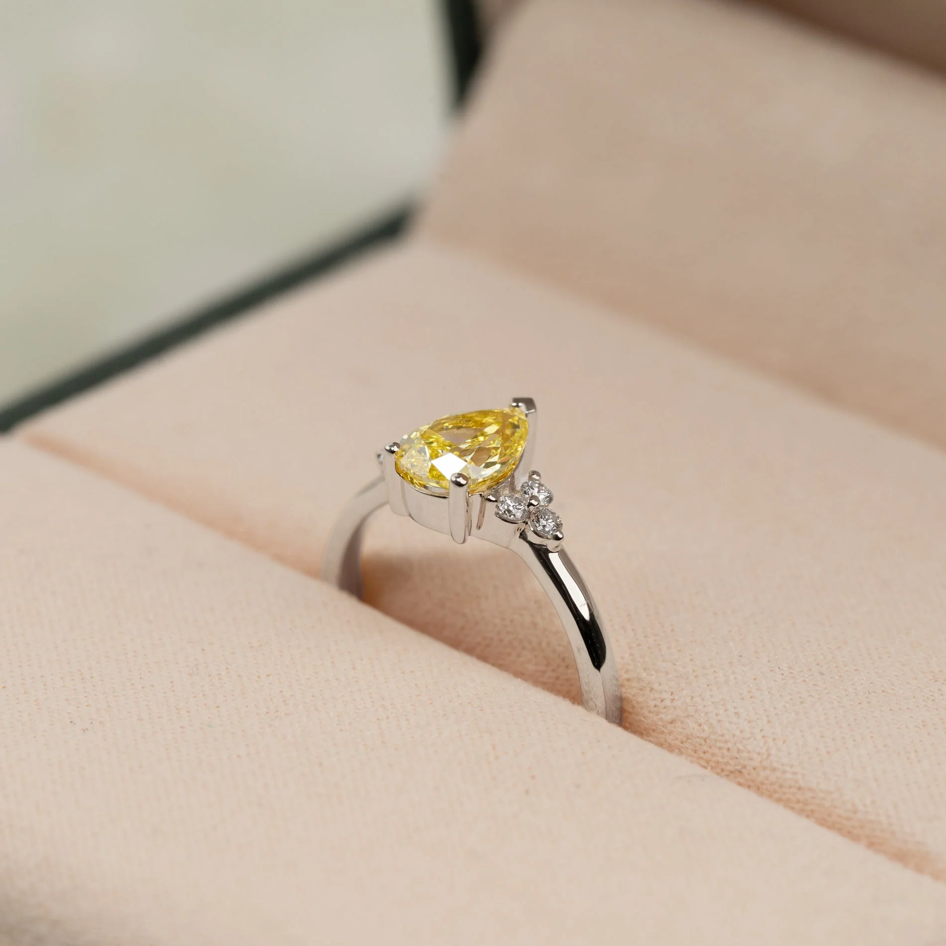 PEAR-CUT TRIAD DIAMOND RING - Image 22