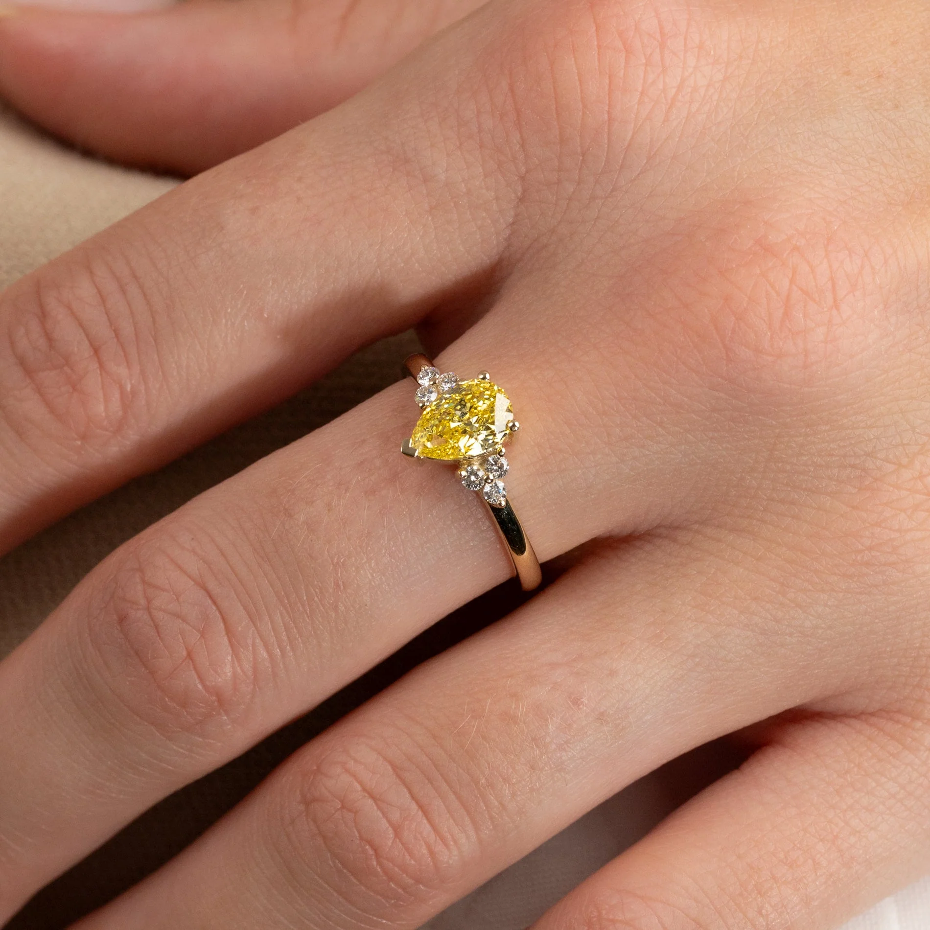 PEAR-CUT TRIAD YELLOW LAB-DIAMOND RING - 1.15ct - YG - Image 7