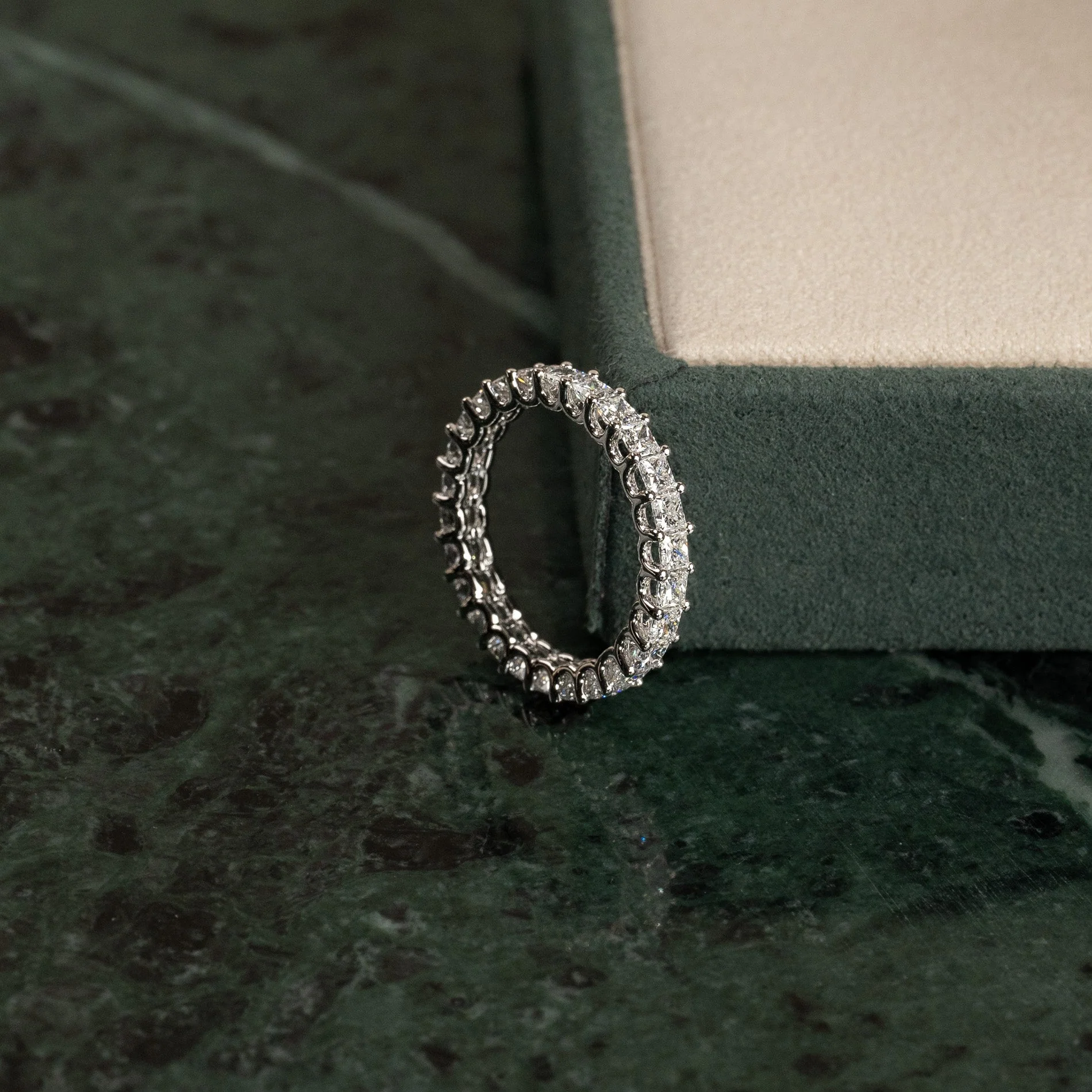 PRINCESS-CUT HALF-ALLIANCE DIAMOND RING - Image 9