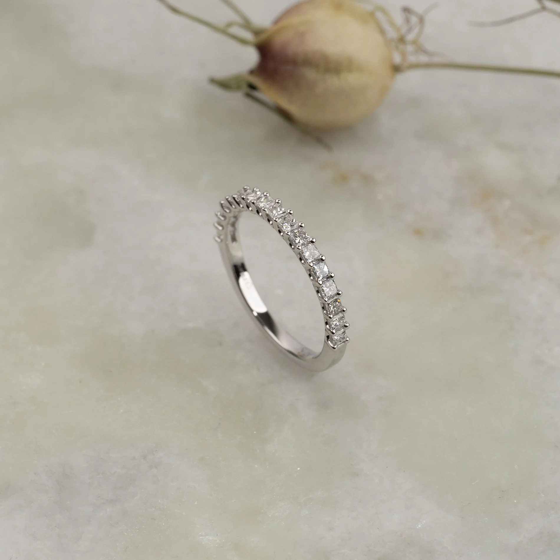 PRINCESS-CUT HALF-ALLIANCE LAB-DIAMOND RING - 0.5ct - WG
