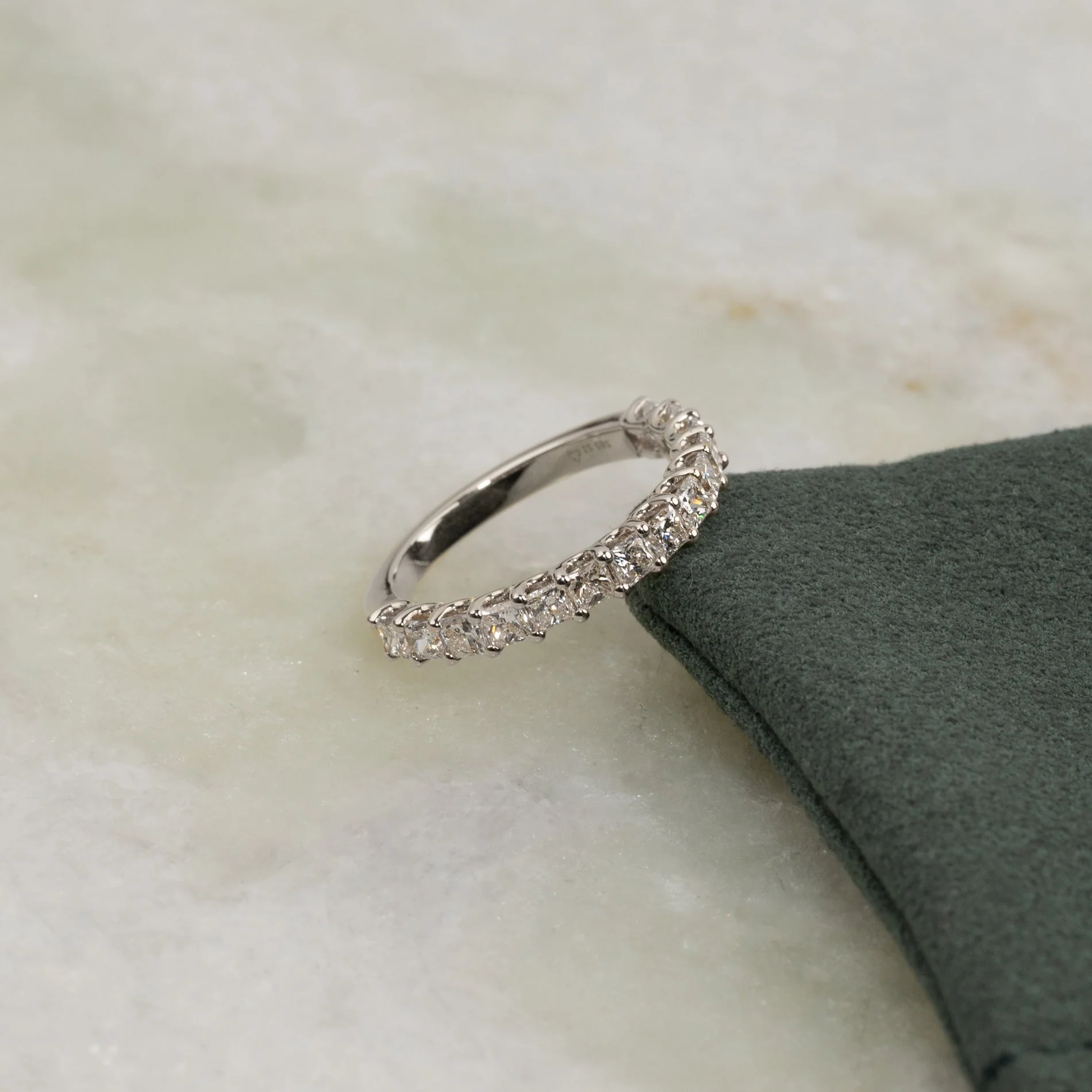 PRINCESS-CUT HALF-ALLIANCE LAB-DIAMOND RING - 1.0ct - WG