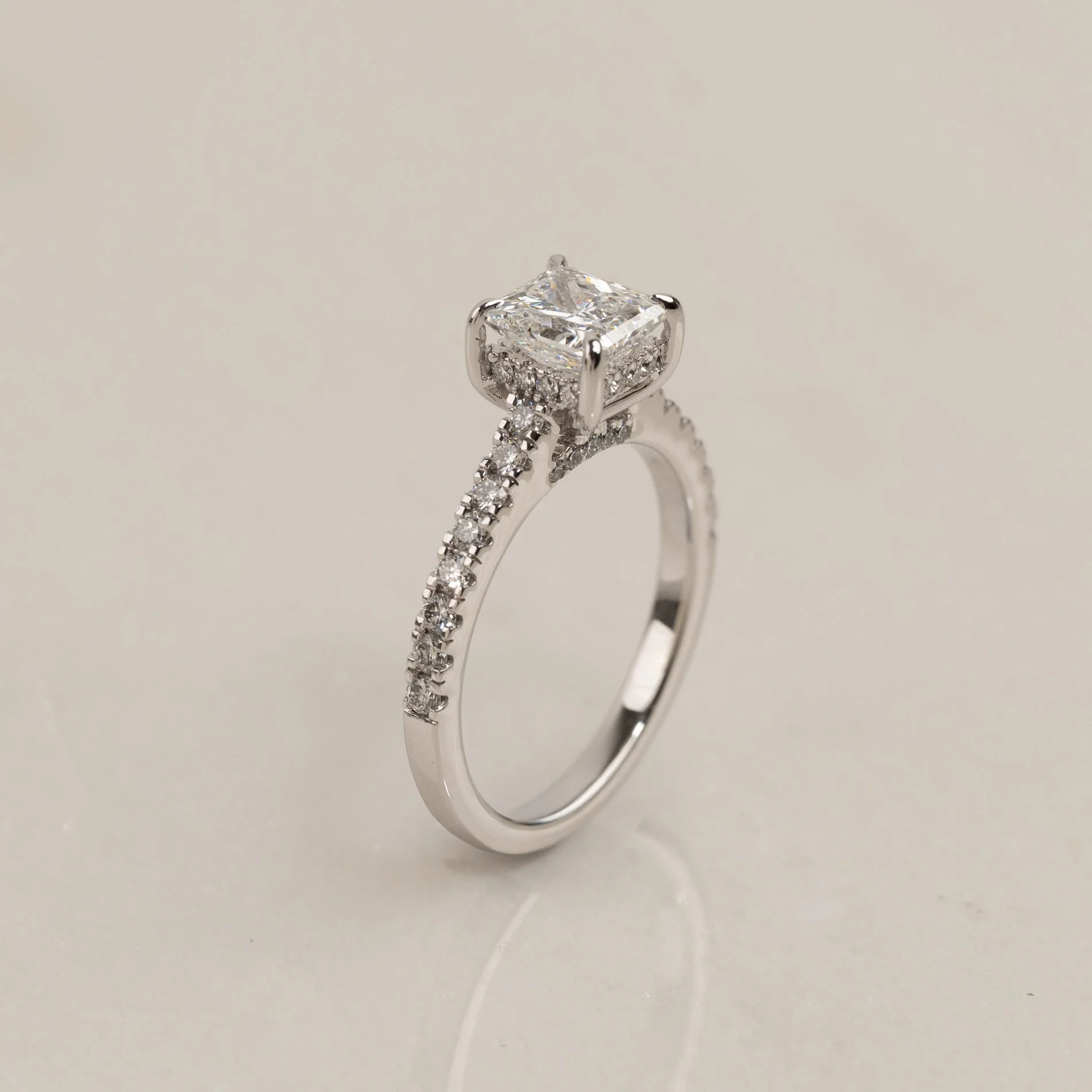 PRINCESS-CUT HIDDEN HALO ALLIANCE LAB-DIAMOND RING - 1.60ct - Image 3