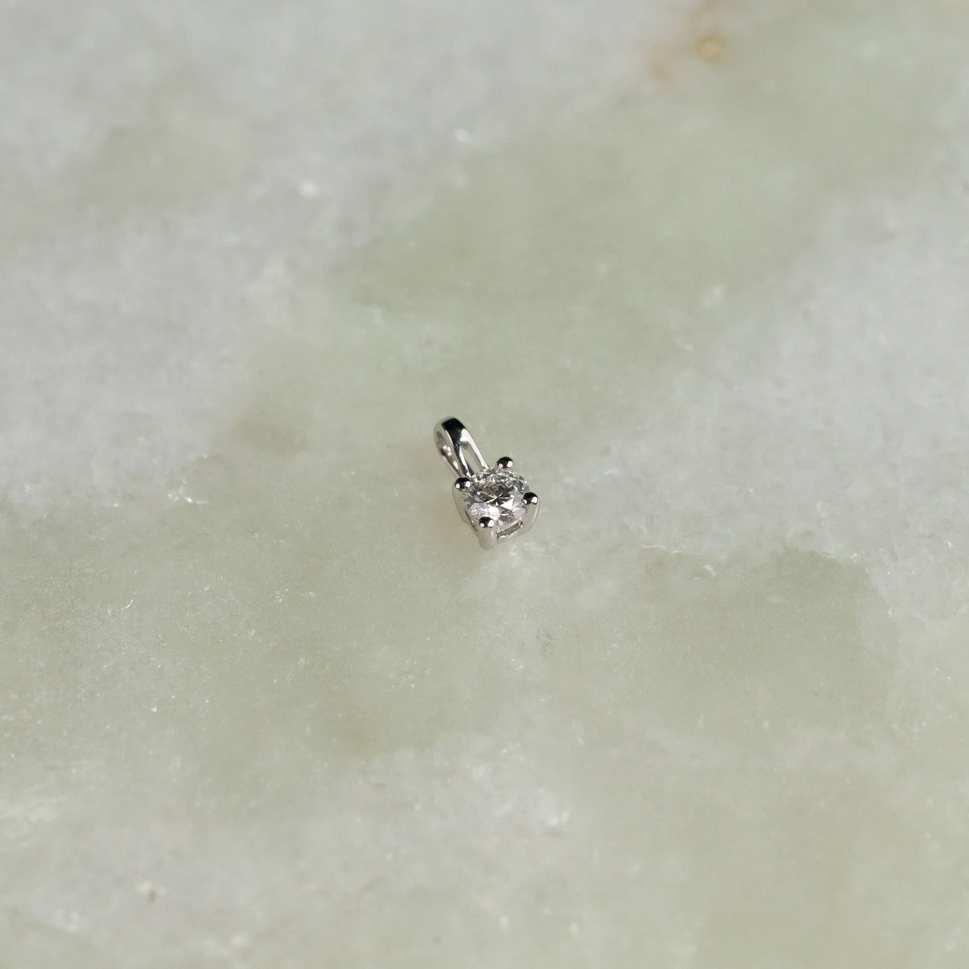 PRONG SOLITAIRE DIAMOND PENDANT