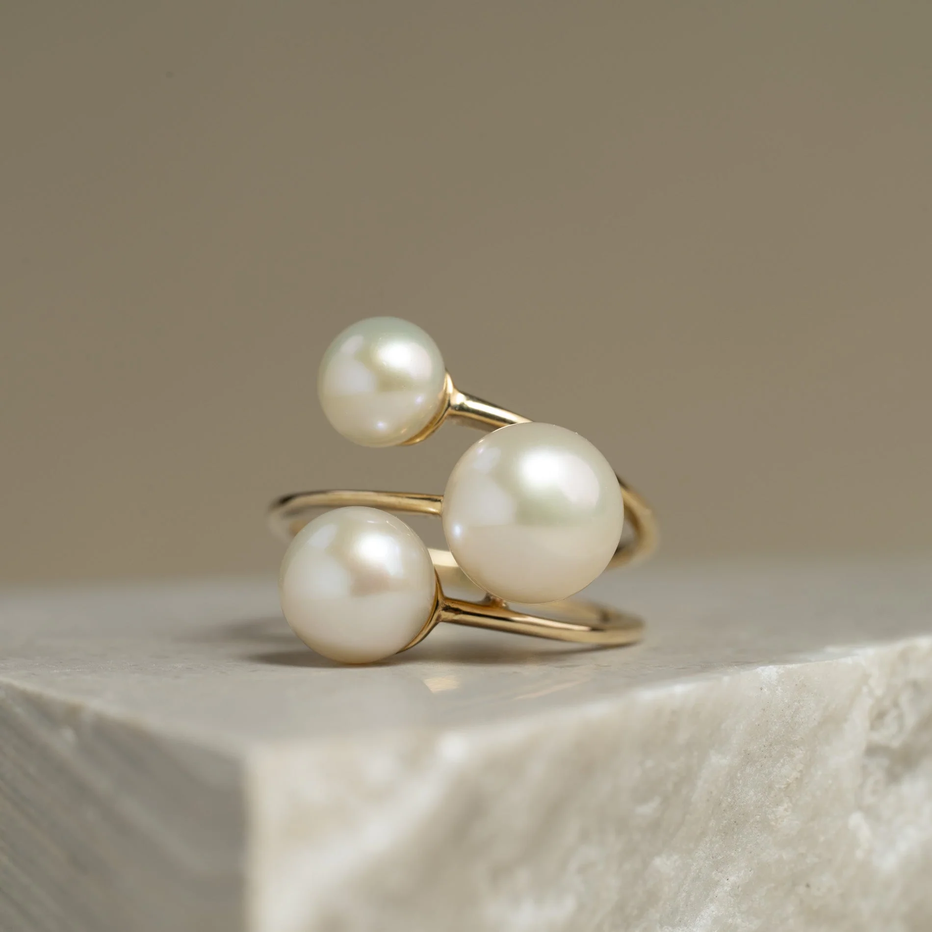 REGINA PEARL SOLID GOLD RING