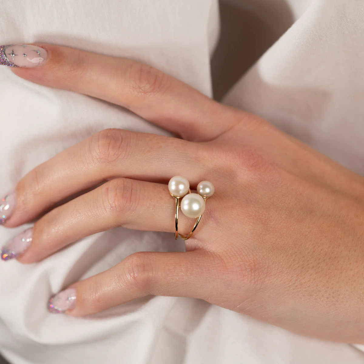 REGINA PEARL SOLID GOLD RING - Image 2