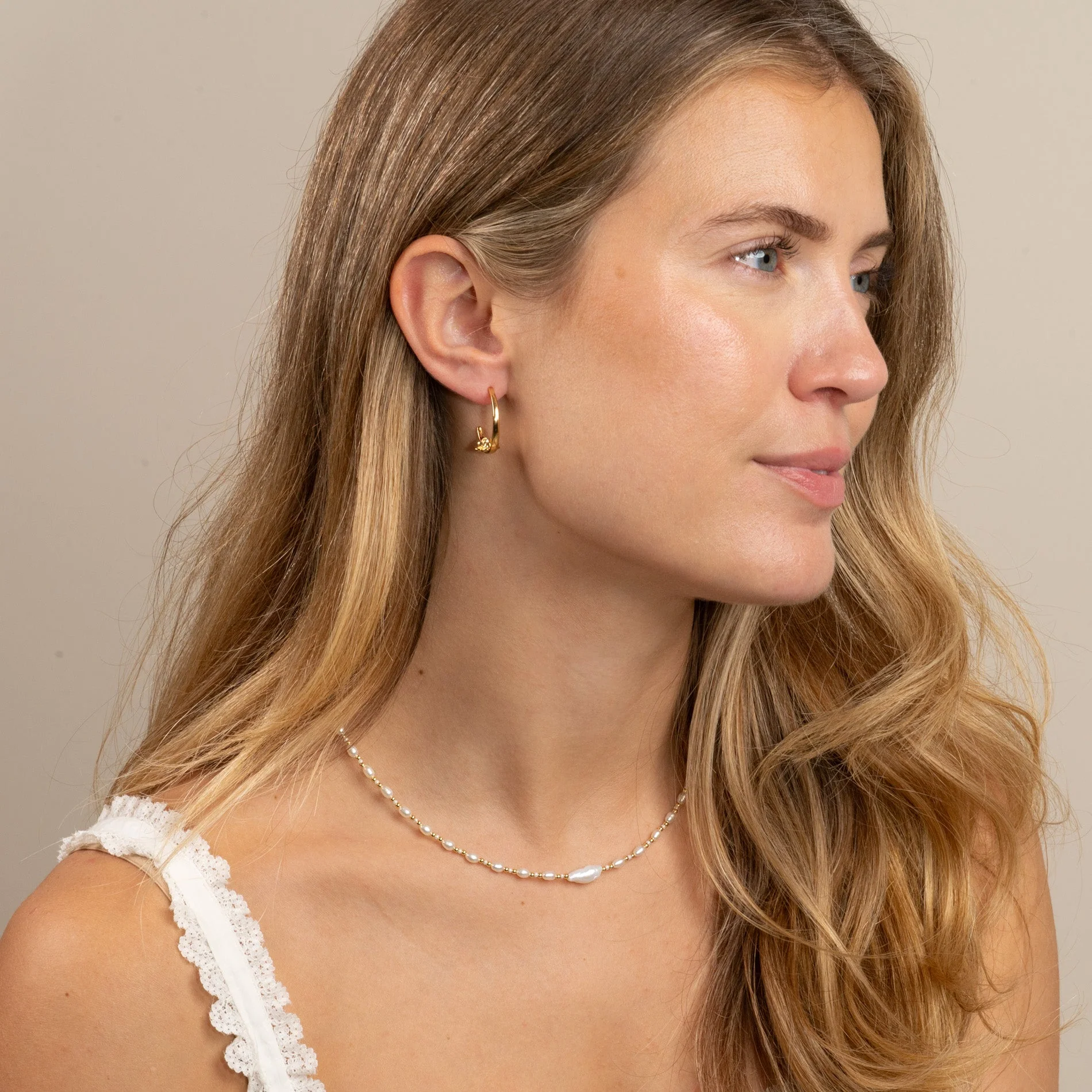 ROSIE GOLDEN CREOL EARRING - Image 6