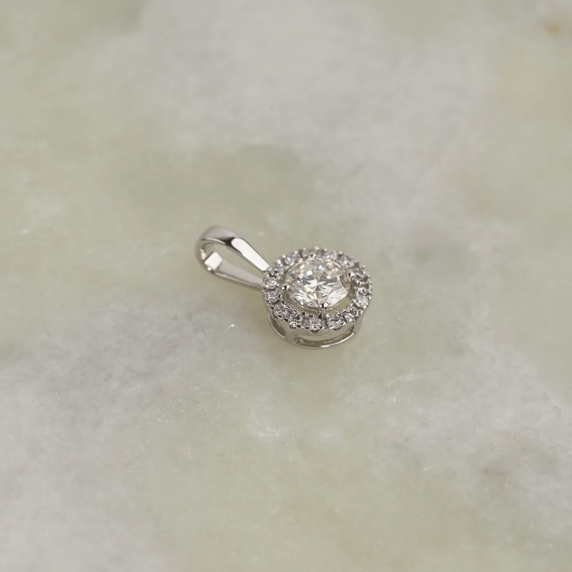 ROUND HALO LAB-DIAMOND PENDANT - 0.66ct - WG - Image 2