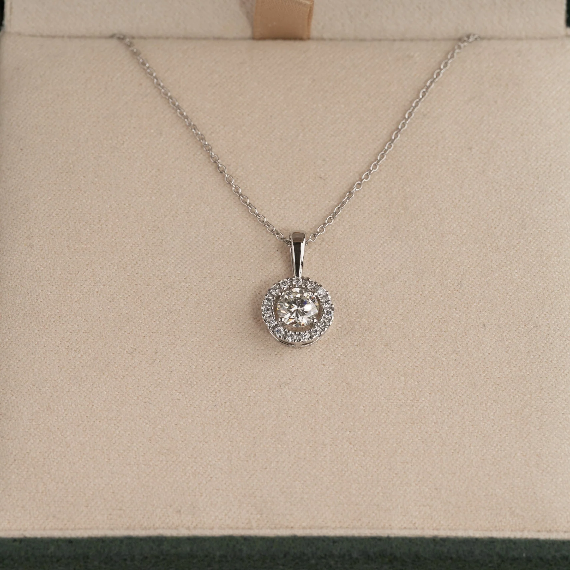 ROUND HALO LAB-DIAMOND PENDANT - 0.66ct - WG - Image 6