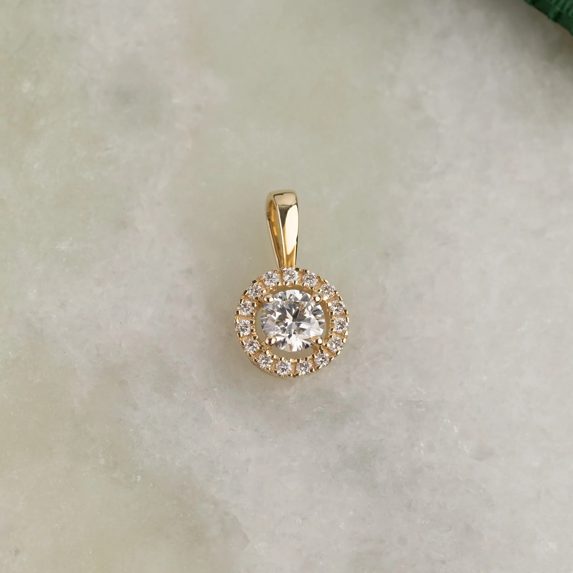 ROUND HALO LAB-DIAMOND PENDANT - 0.66ct - YG - Image 2