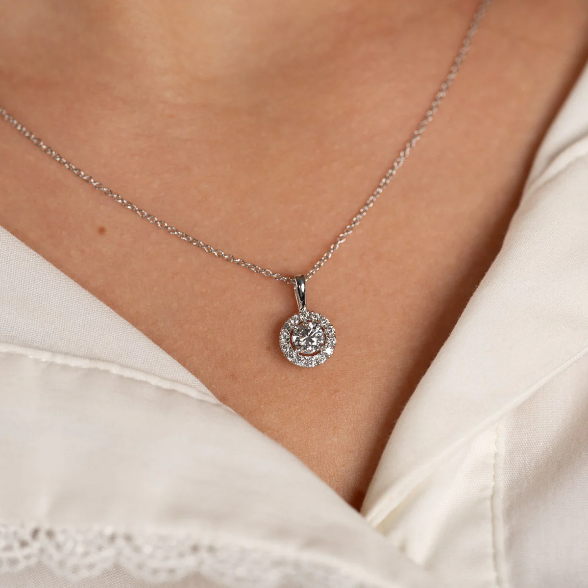 ROUND HALO DIAMOND PENDANT - Image 2