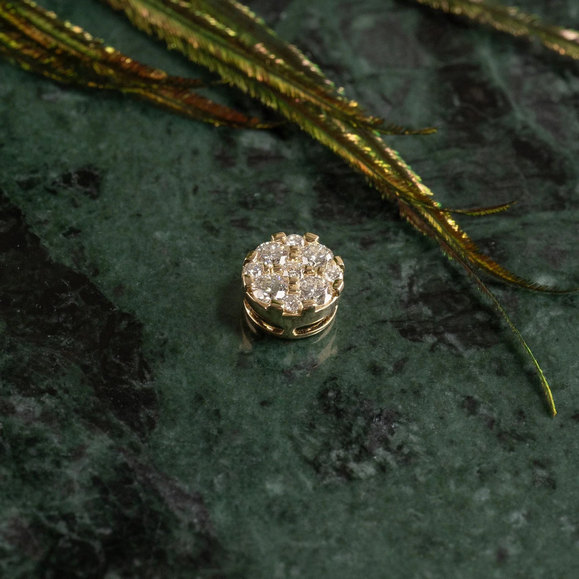 ROUND PAVE LAB-DIAMOND PENDANT - 0.45ct - YG