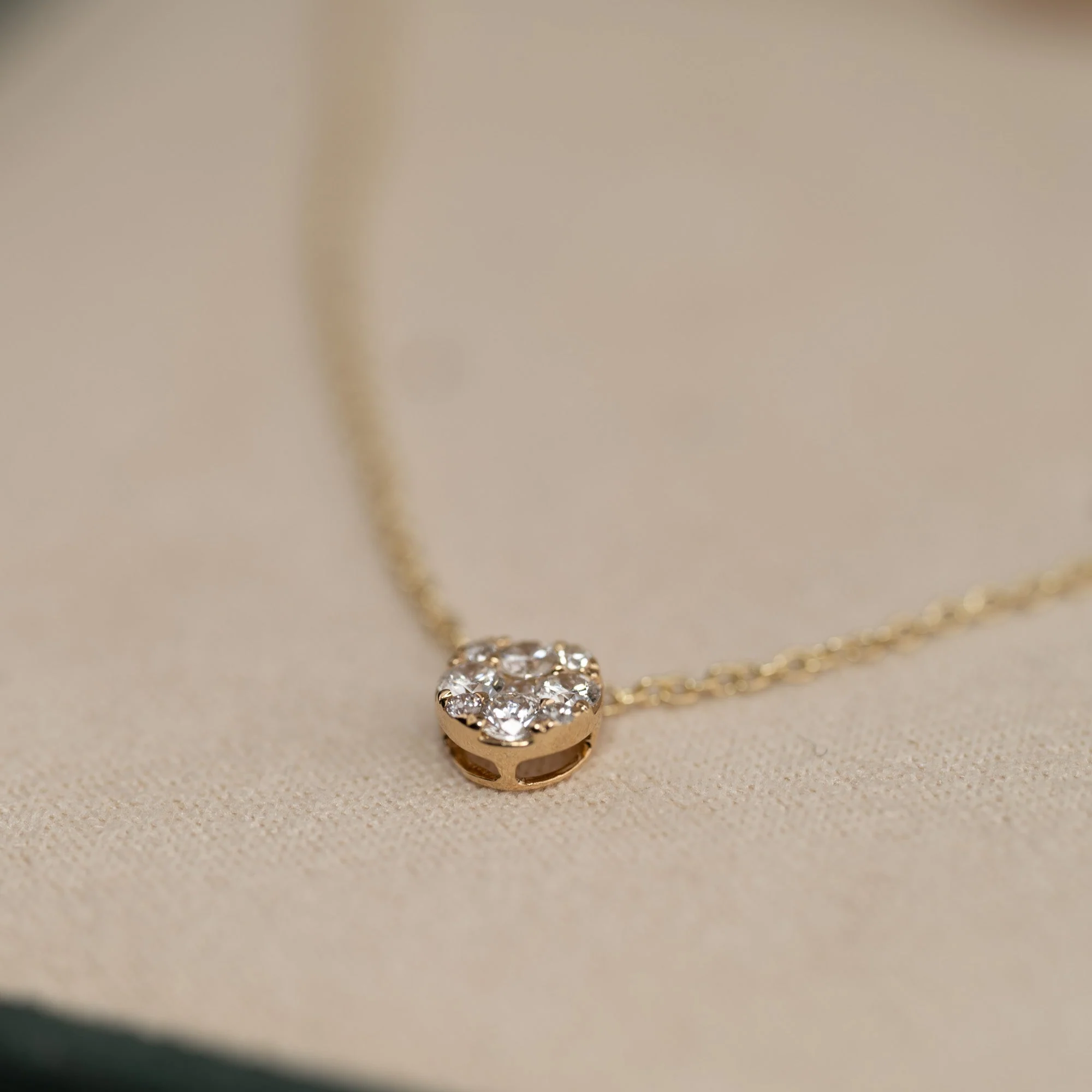 ROUND PAVE DIAMOND PENDANT - Image 4