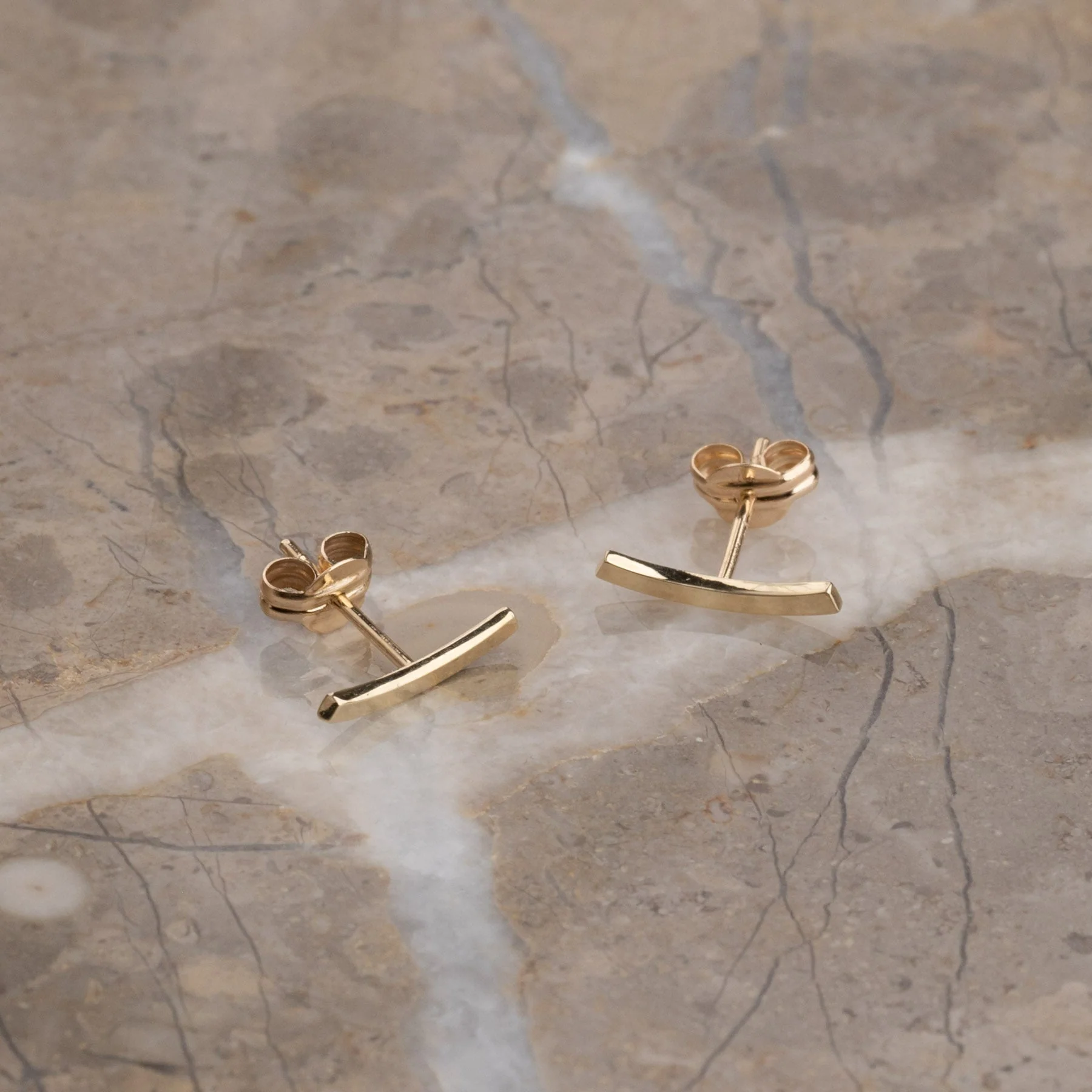 SCARLETT SOLID GOLD STUD EARRING
