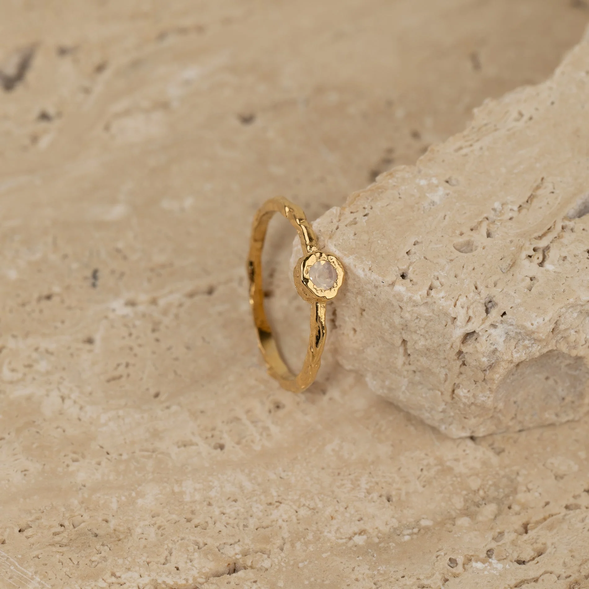 SELENE MOONSTONE GOLDEN RING