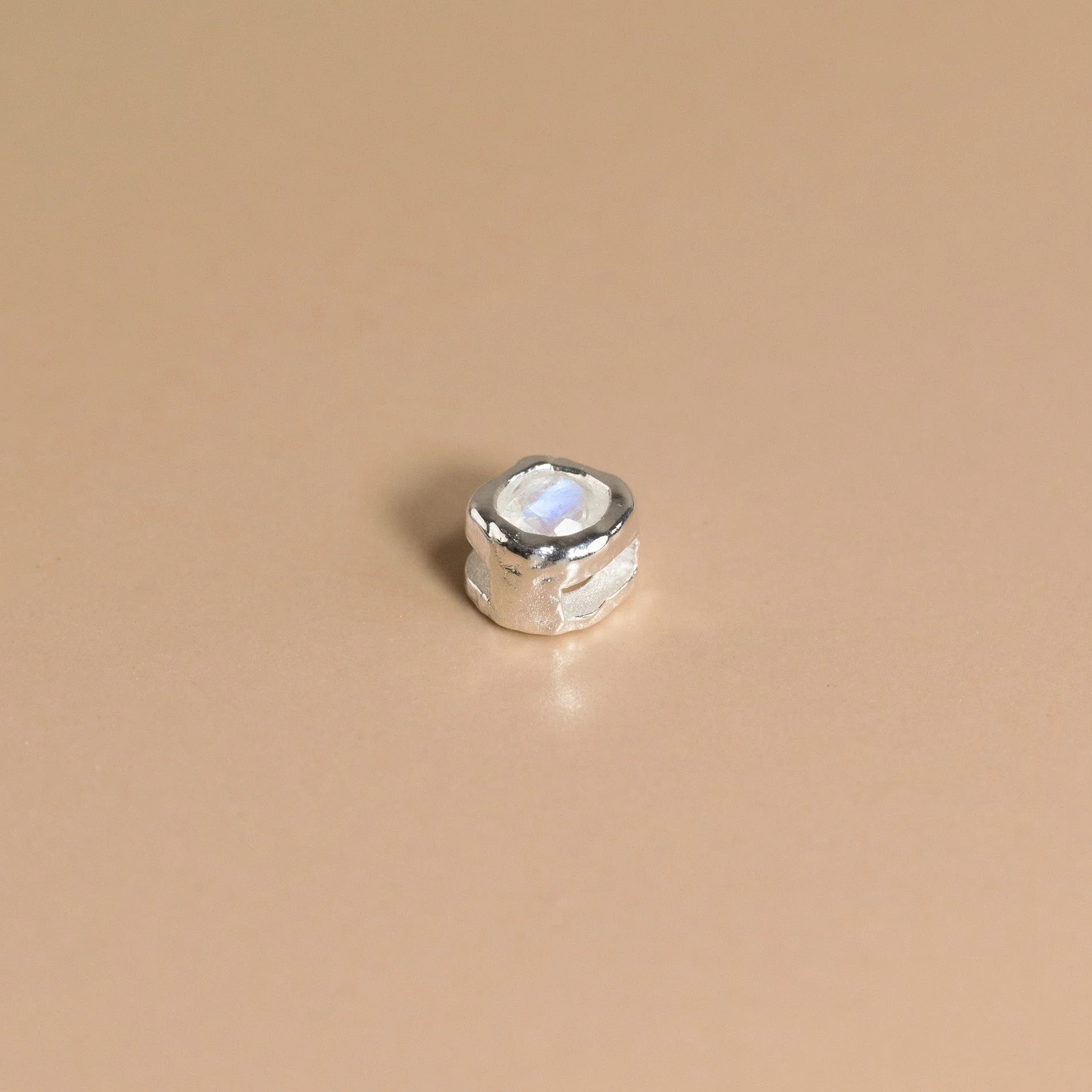 SELENE MOONSTONE SILVER FLOATING PENDANT - Image 4