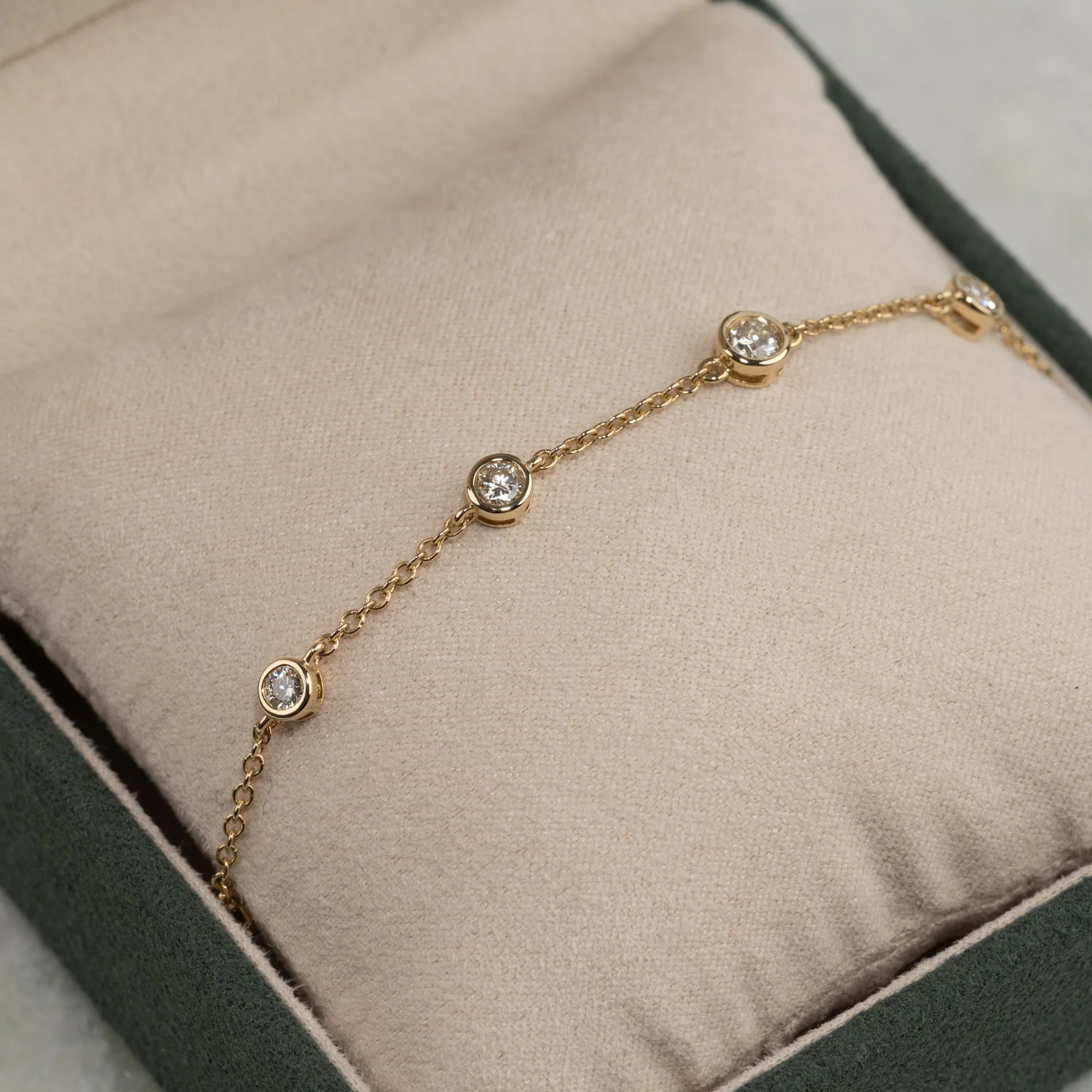 GRADUATING BEZEL-SET LAB-DIAMOND BRACELET - 0.75ct - YG - Image 4