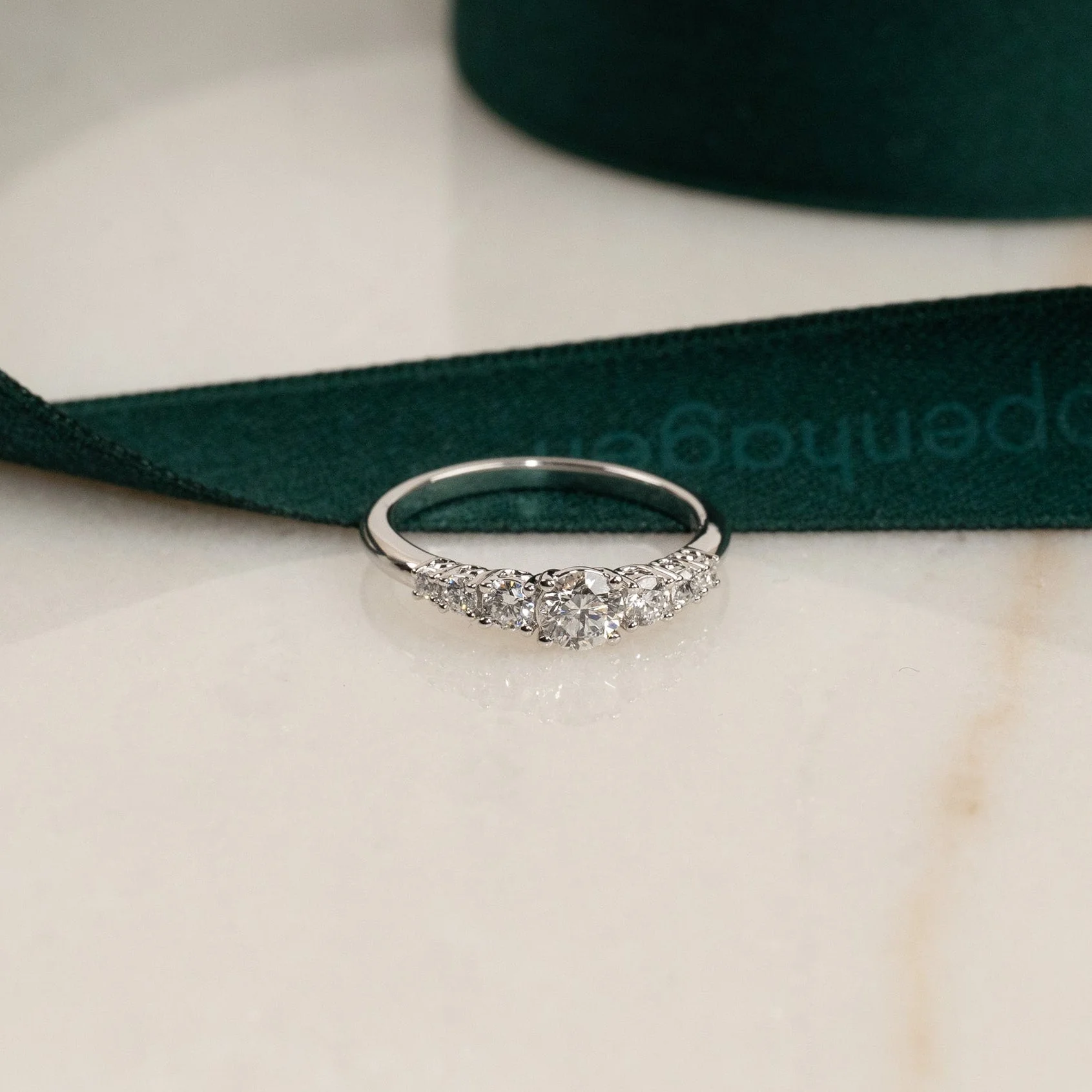 SEVEN-STONE TRELLIS LAB-DIAMOND RING - 0.7ct - WG