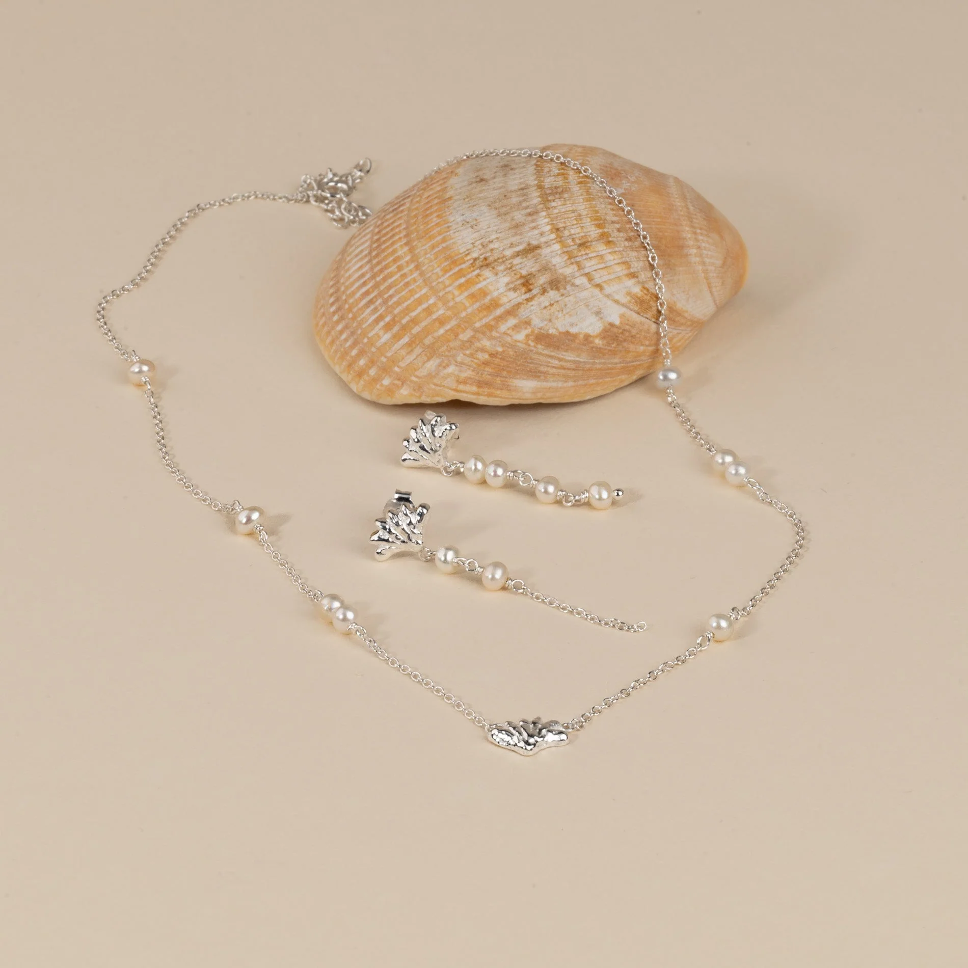 SHELLY PEARL SILVER NECKLACE - Image 8