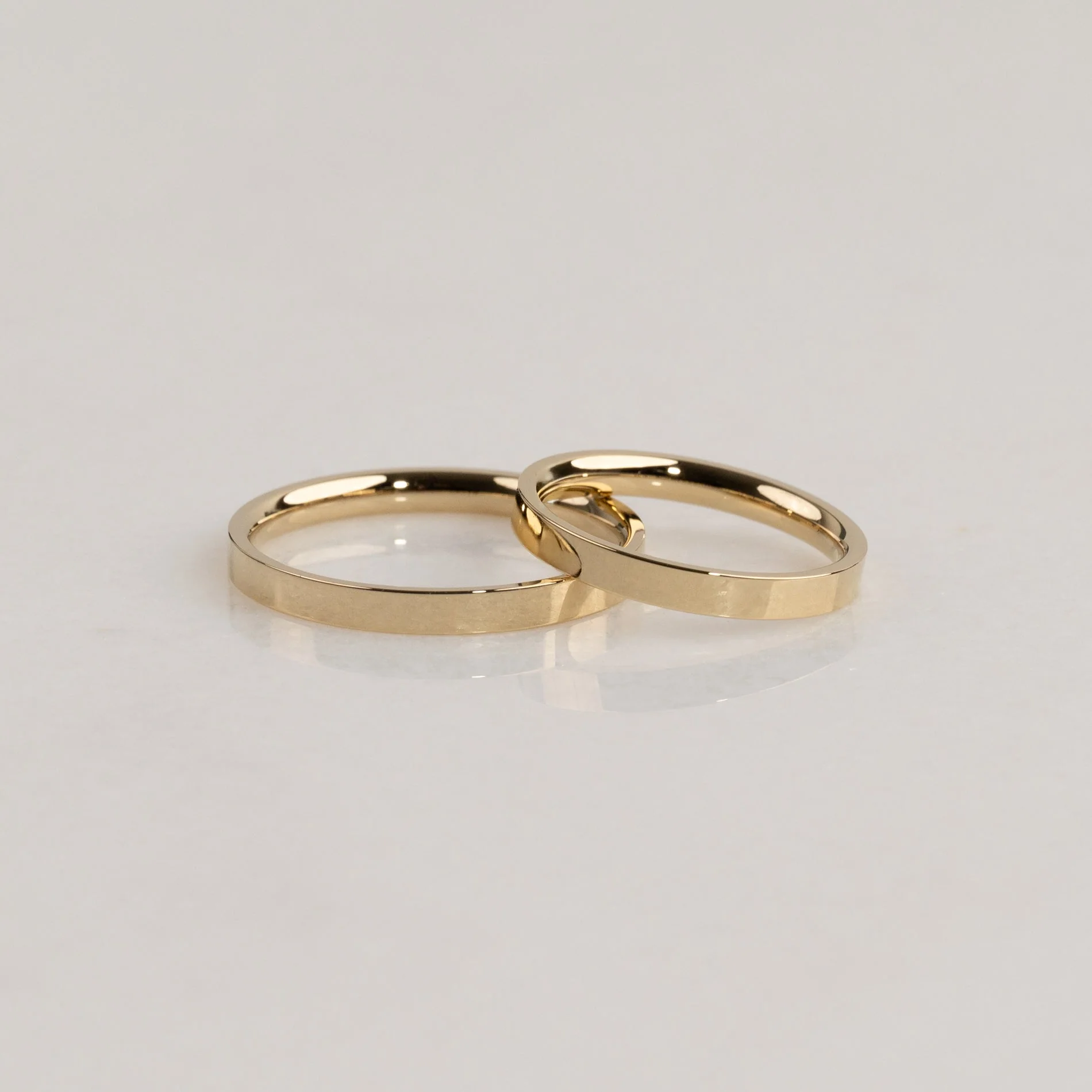 SIMPLE FLAT COMFORT WEDDING BAND - 2.5mm - YG - Image 3