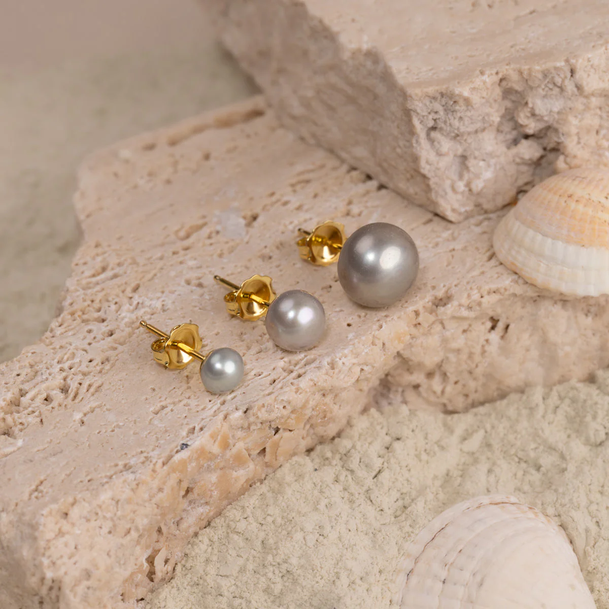 SIMPLE GREY PEARL GOLDEN STUD EARRING