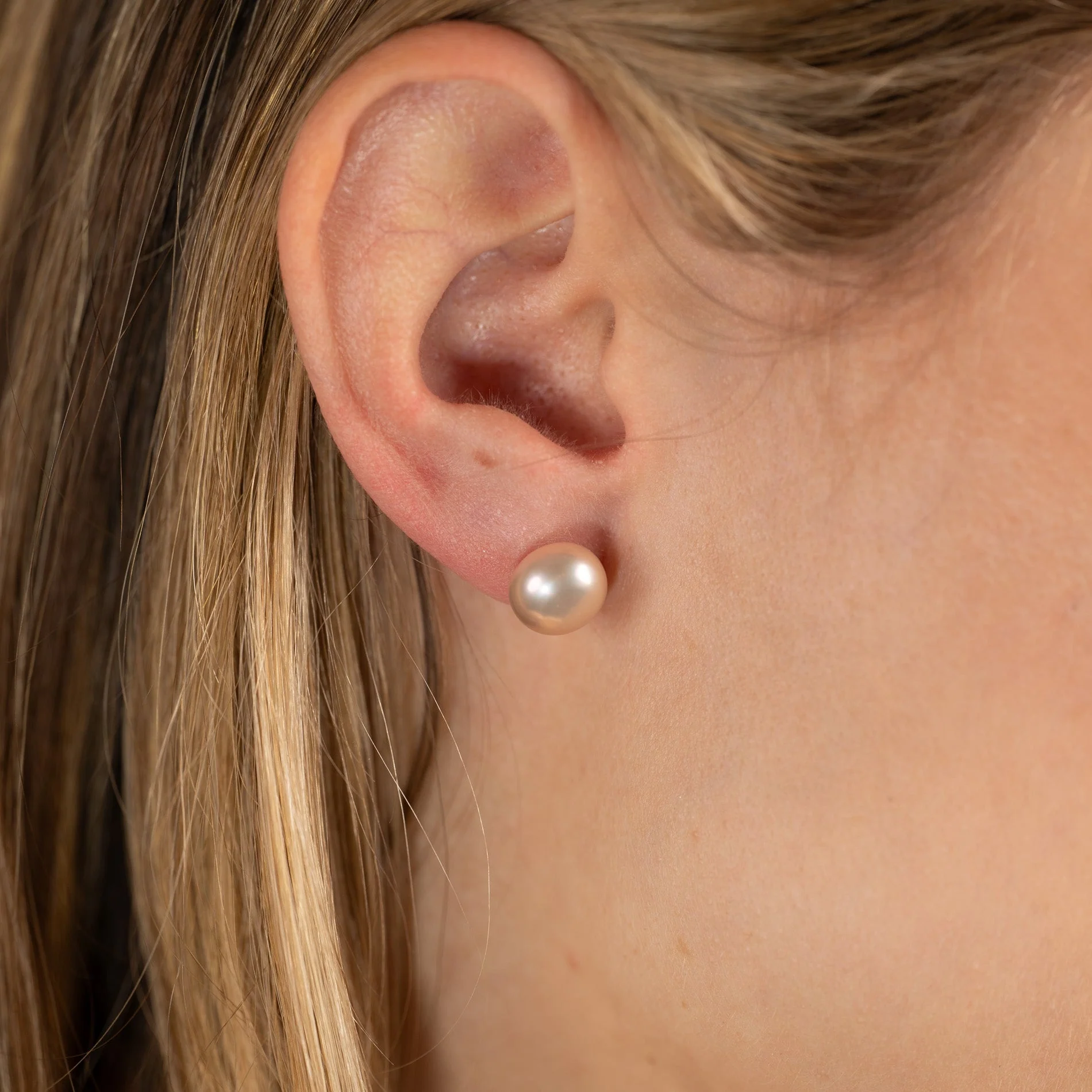 SIMPLE ROSE PEARL SILVER STUD EARRING - Image 3