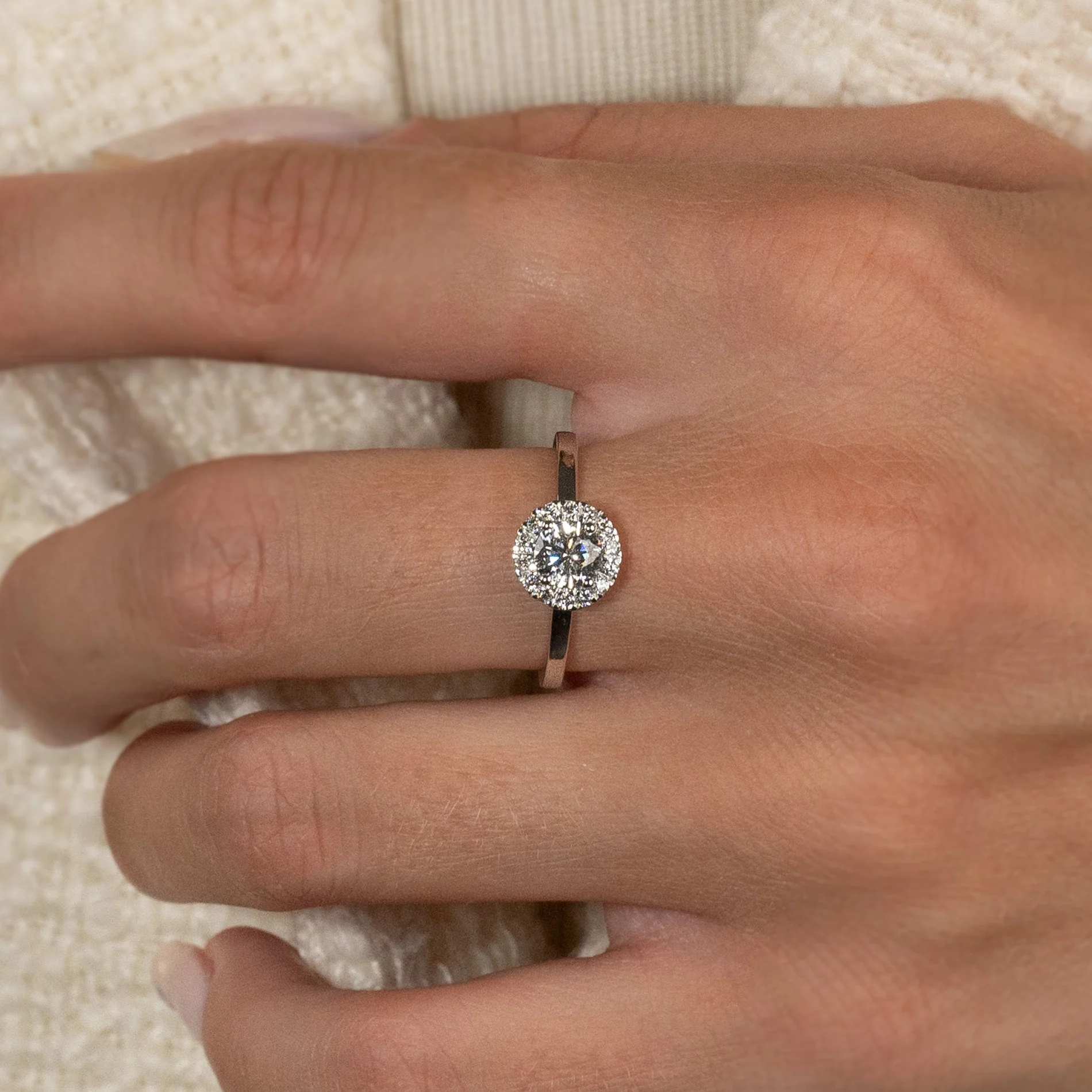 SIMPLE ROUND HALO LAB-DIAMOND RING - 0.7ct - WG - Image 2