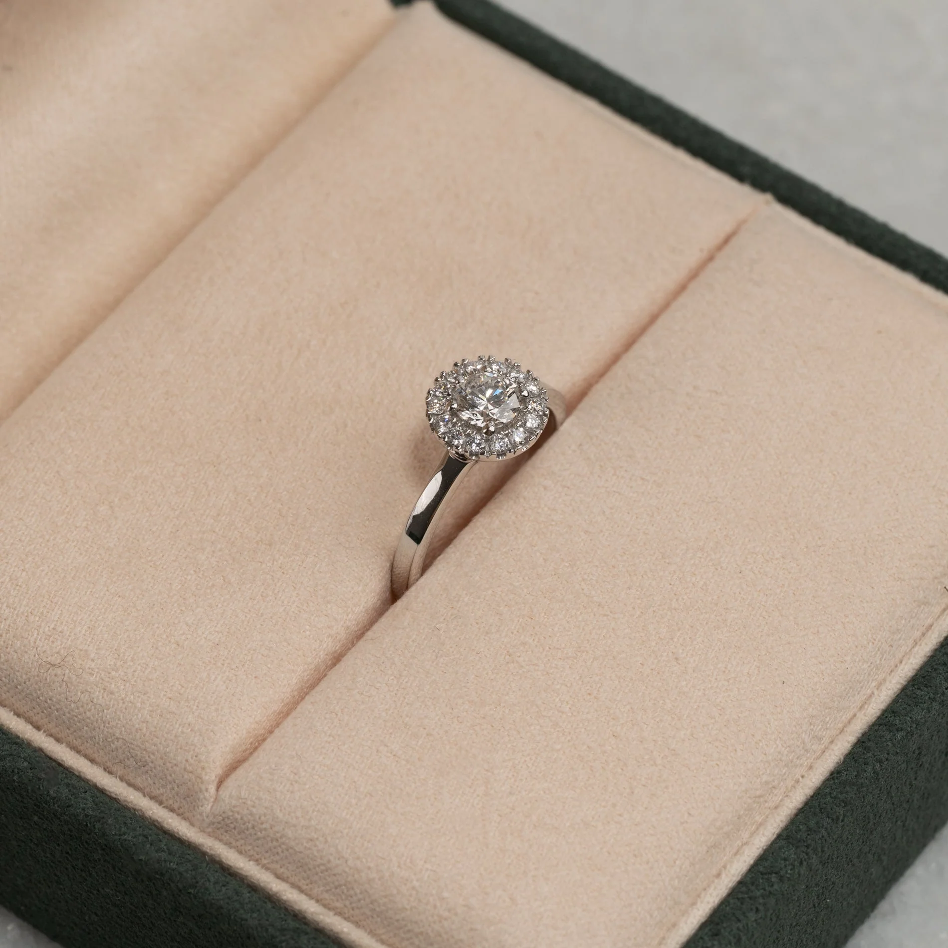 SIMPLE ROUND HALO LAB-DIAMOND RING - 0.7ct - WG - Image 7