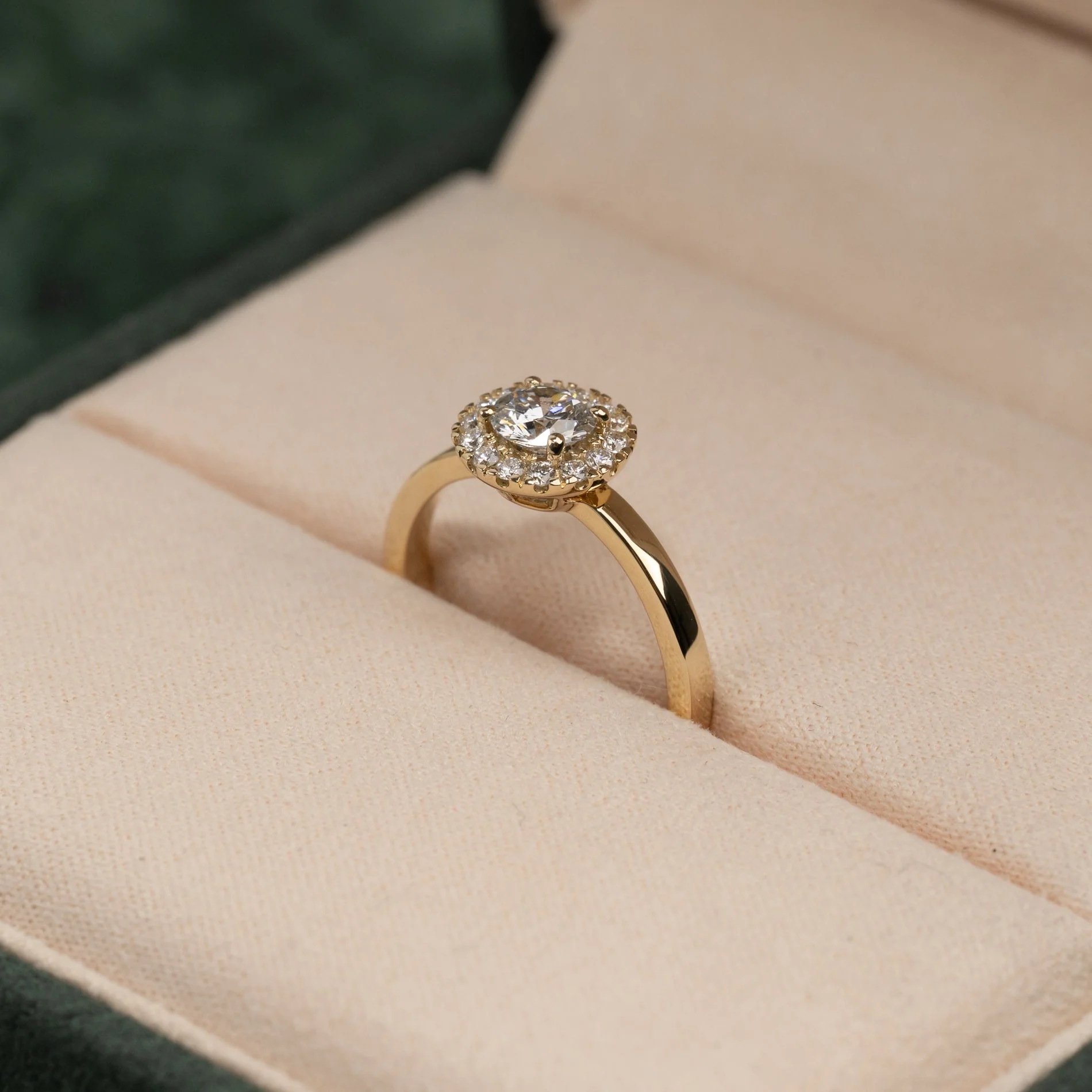 SIMPLE ROUND HALO LAB-DIAMOND RING - 0.7ct - YG - Image 5