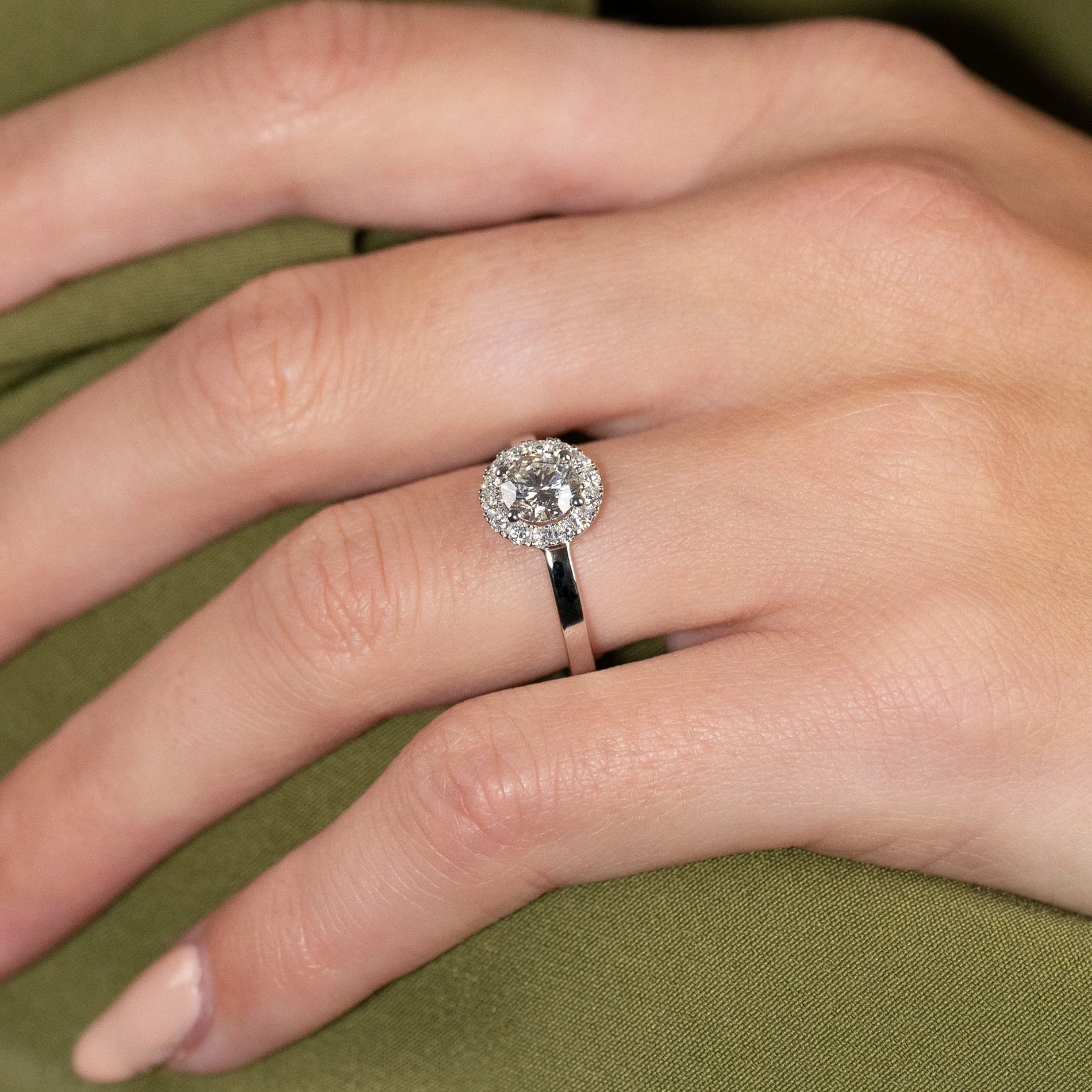 SIMPLE ROUND HALO LAB-DIAMOND RING - 1.0ct - WG - Image 2