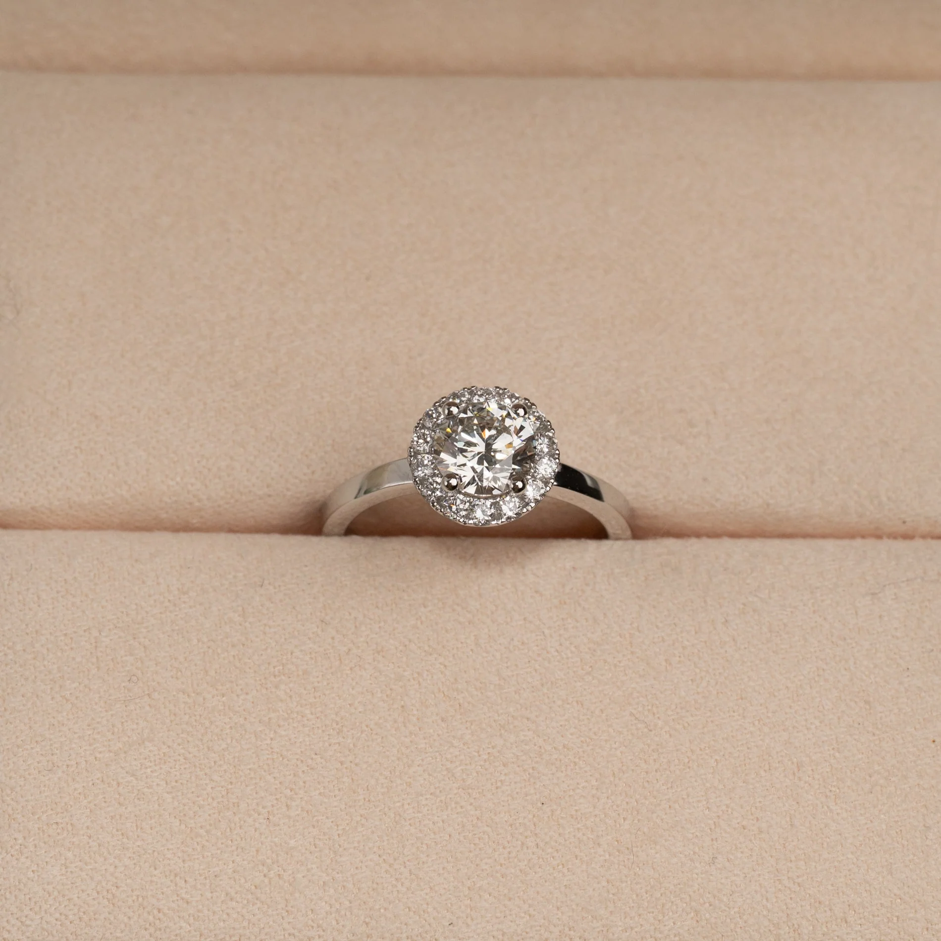 SIMPLE ROUND HALO LAB-DIAMOND RING - 1.25ct - WG - Image 3