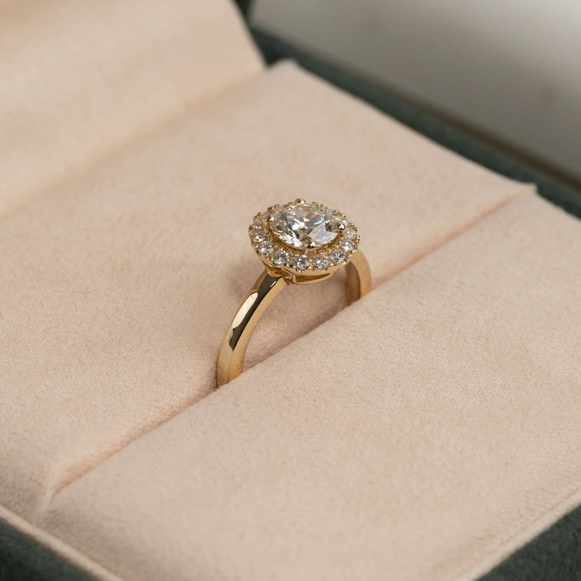 SIMPLE ROUND HALO LAB-DIAMOND RING - 1.25ct - YG - Image 5