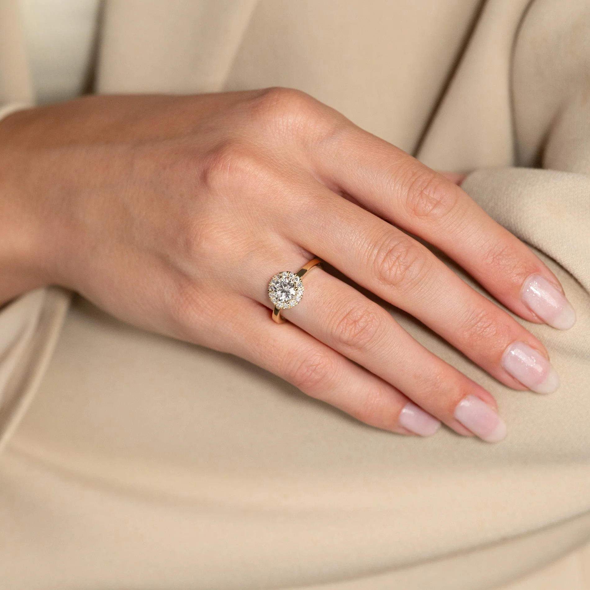 SIMPLE ROUND HALO LAB-DIAMOND RING - 1.25ct - YG - Image 7