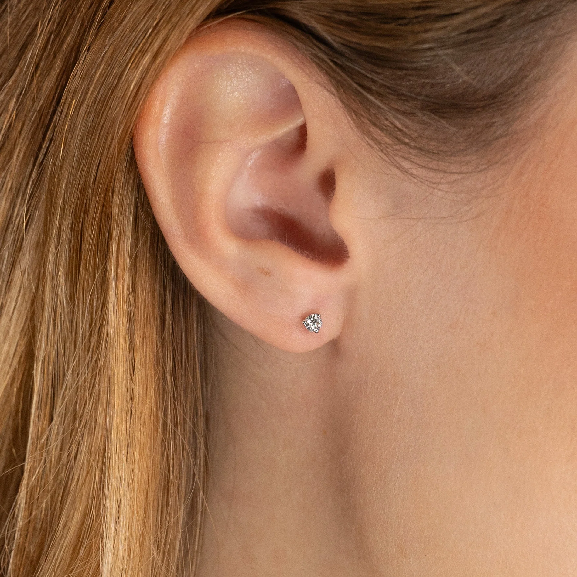 SIMPLE LAB-DIAMOND STUD EARRING - 0.2ct - WG - Image 2