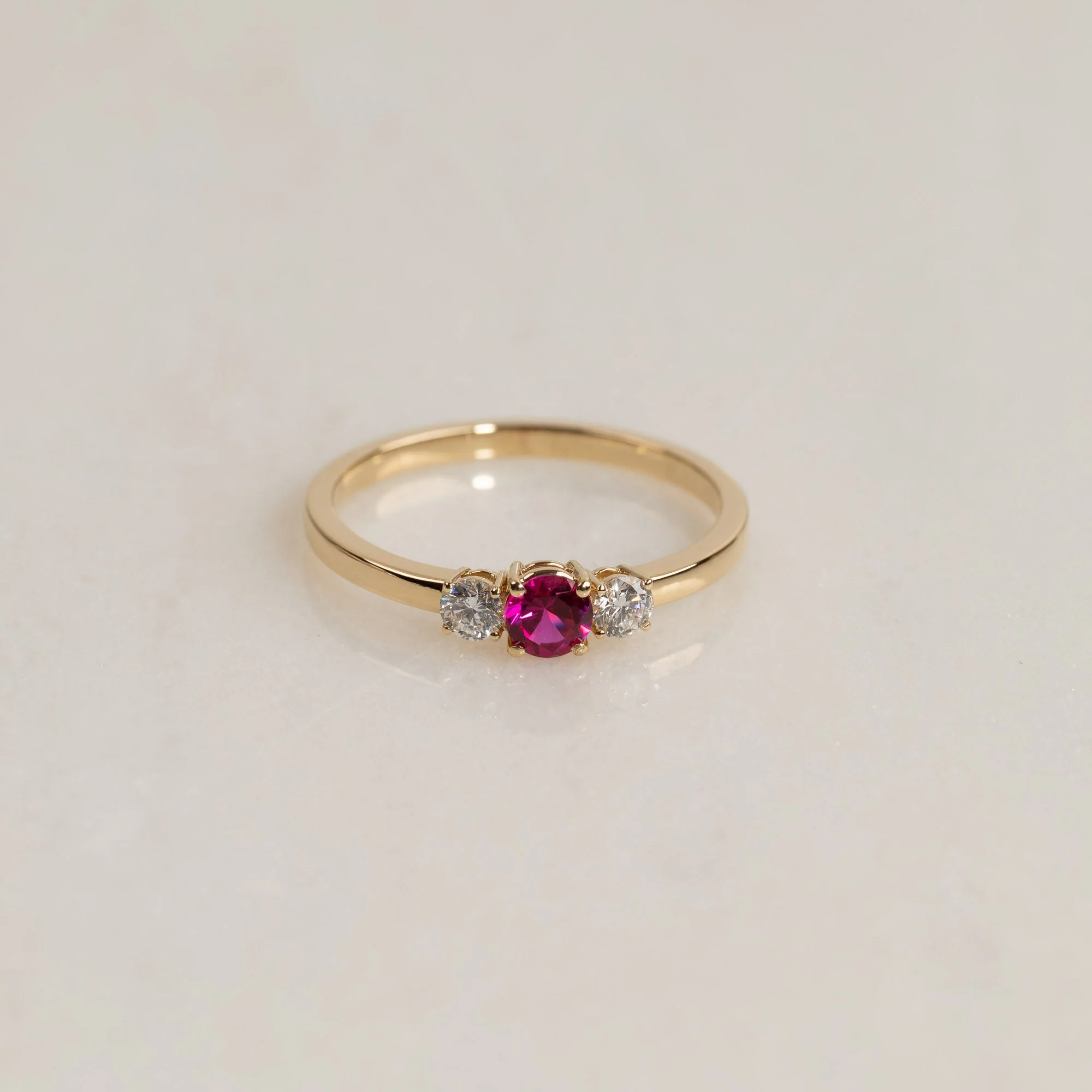 SIMPLE THREE-STONE LAB-RUBY DIAMOND RING - 0.68ct - Image 4