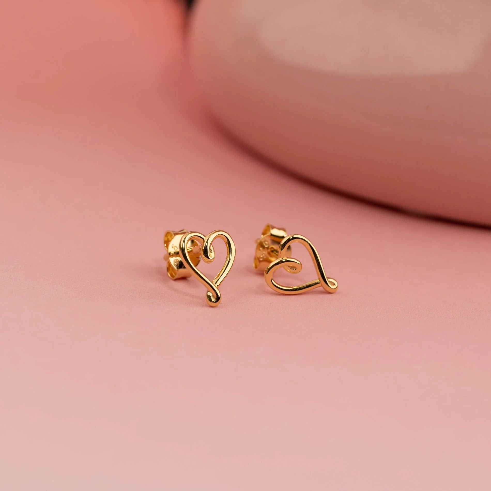 SOFIA GOLDEN STUD EARRING - Image 4