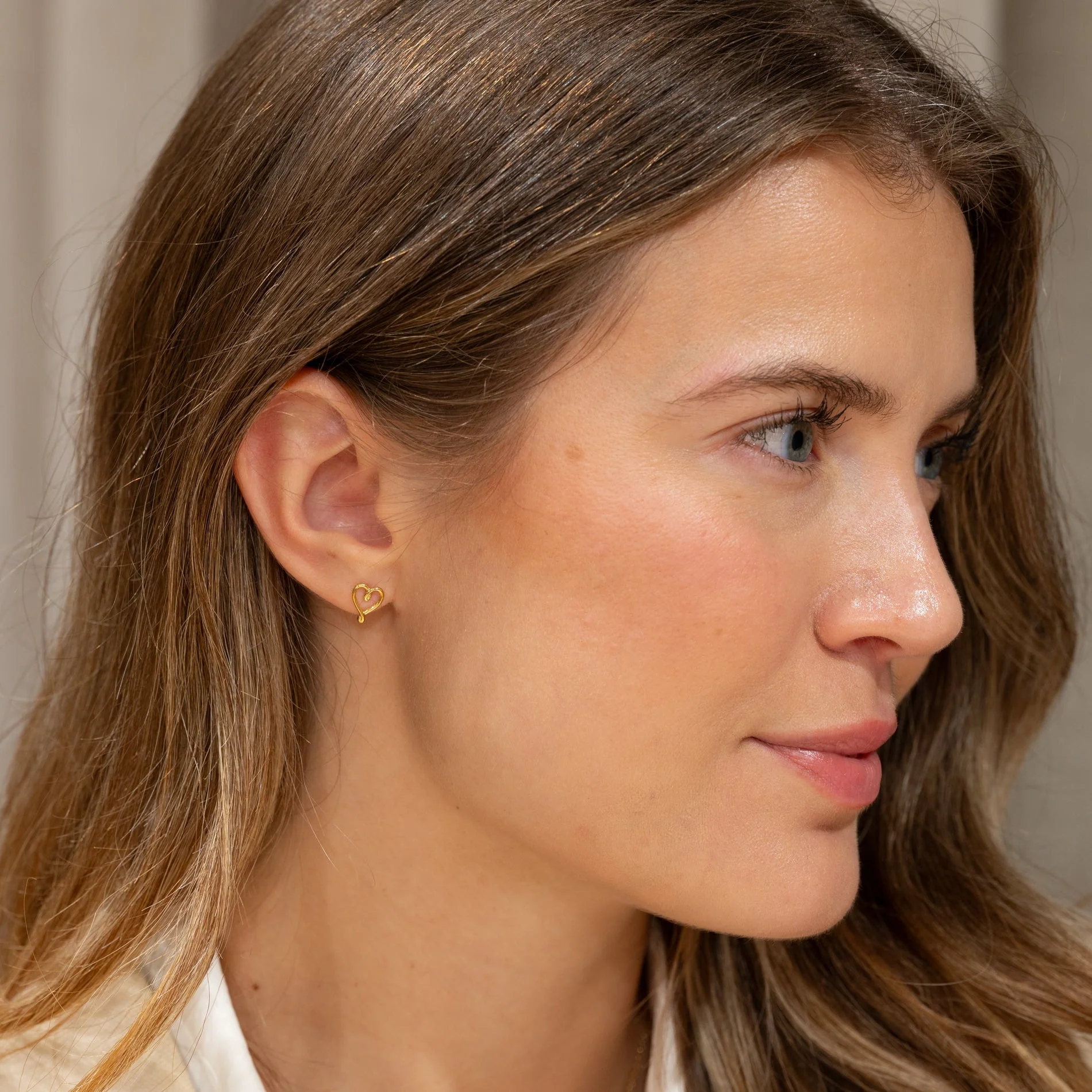 SOFIA GOLDEN STUD EARRING - Image 5
