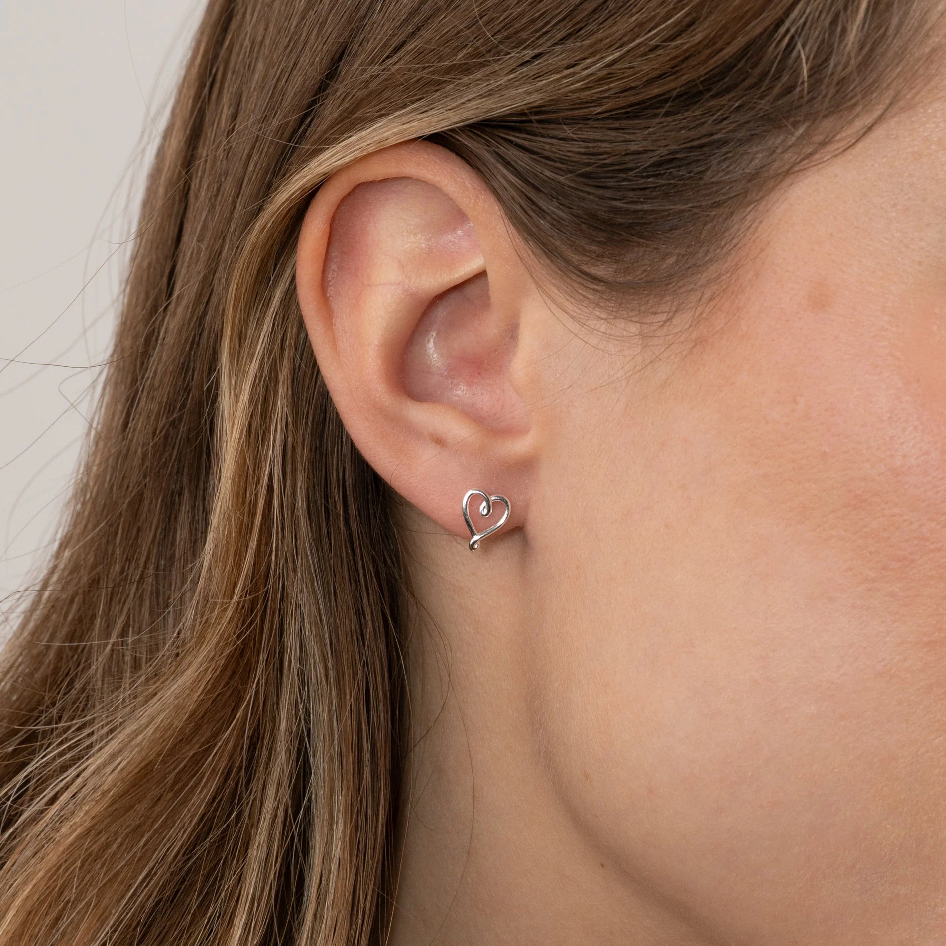SOFIA SILVER STUD EARRING - Image 2