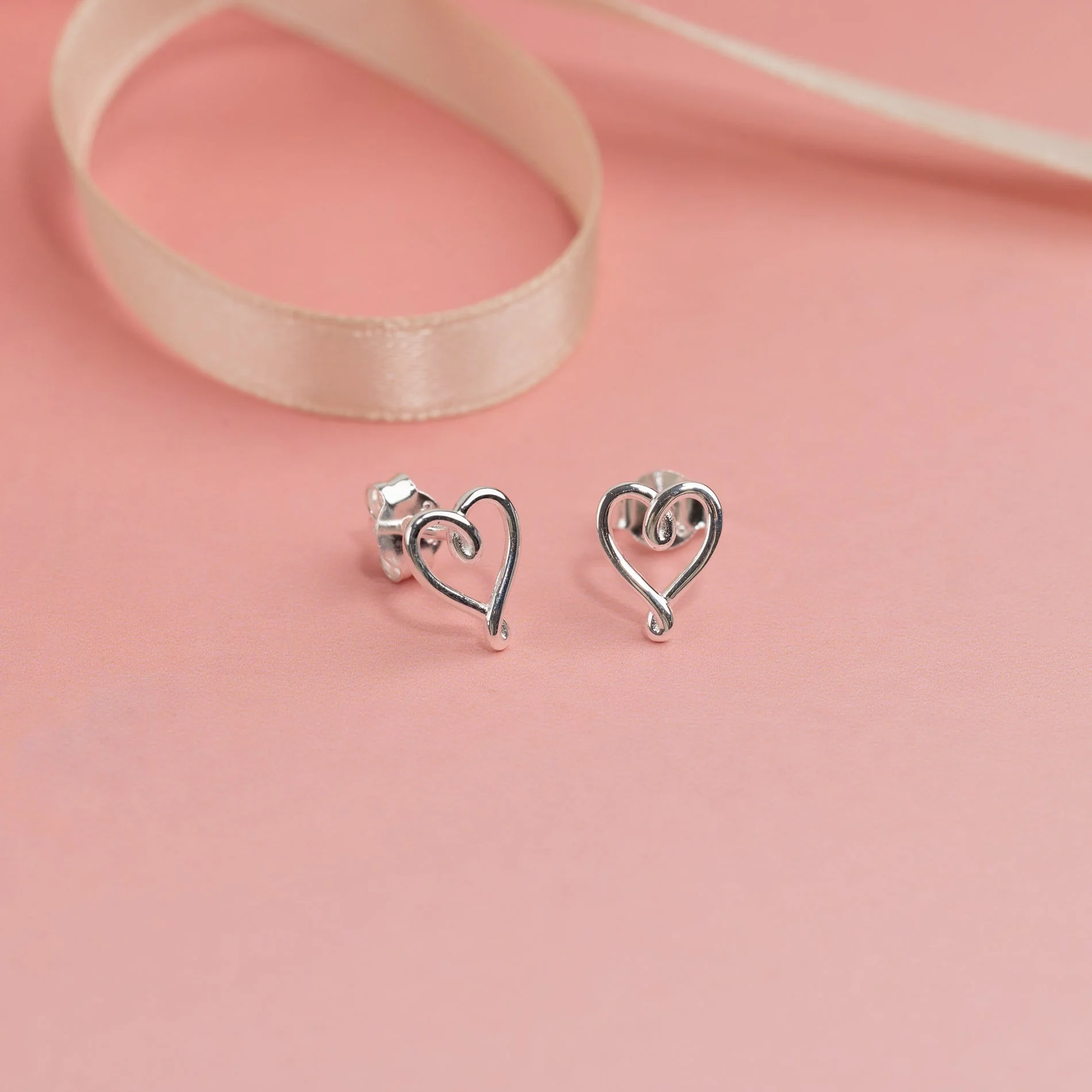 SOFIA SILVER STUD EARRING - Image 3