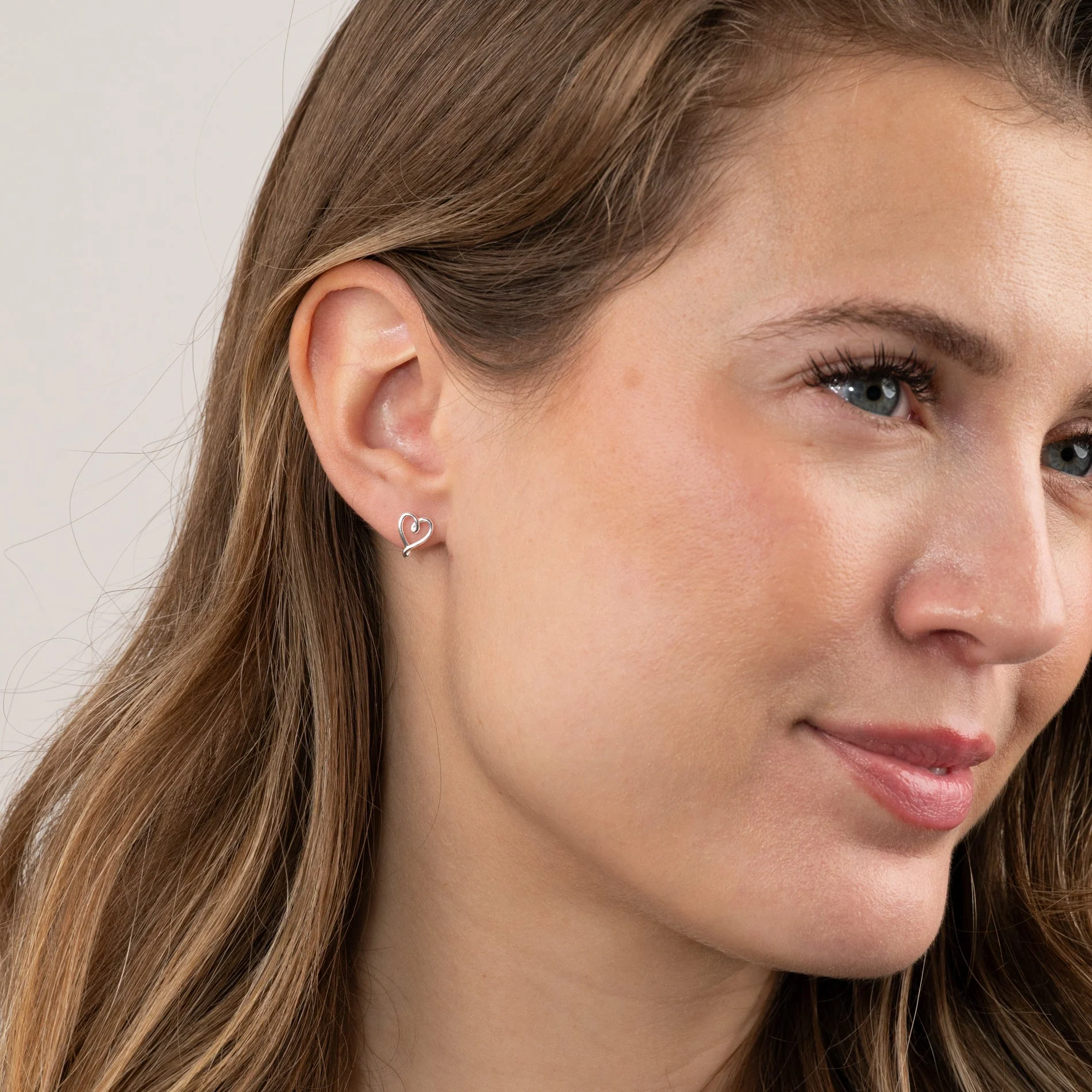 SOFIA SILVER STUD EARRING - Image 4