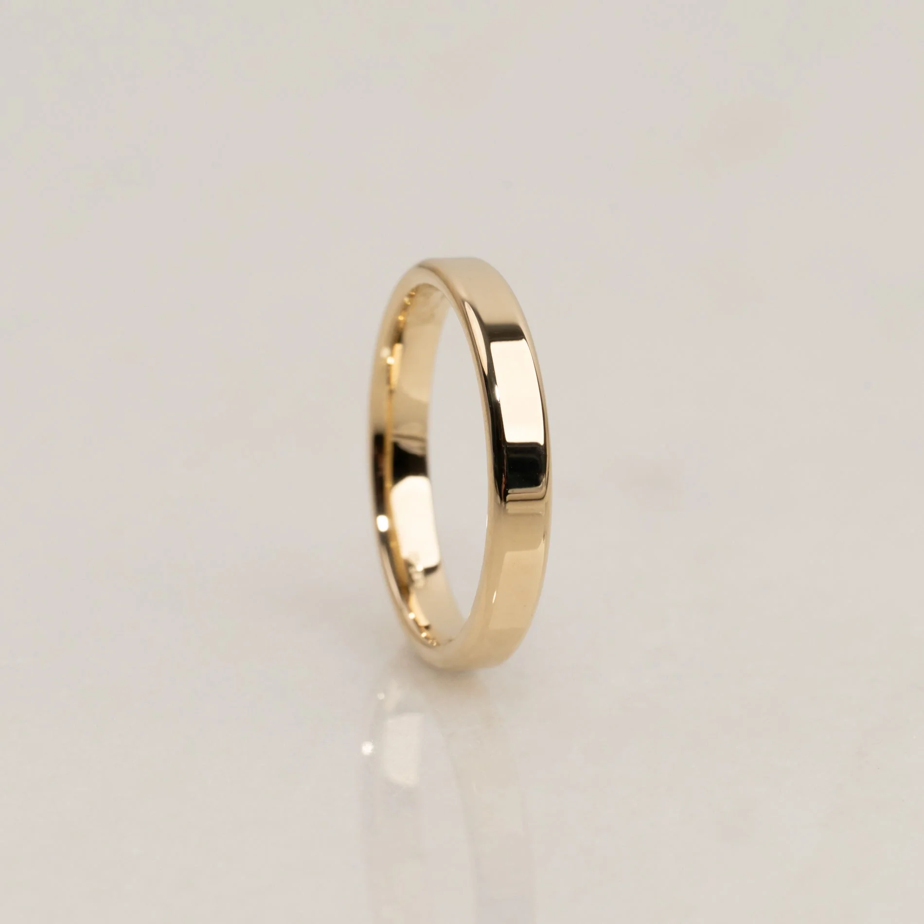 SOFT EDGE FLAT COMFORT WEDDING BAND - 4mm - YG